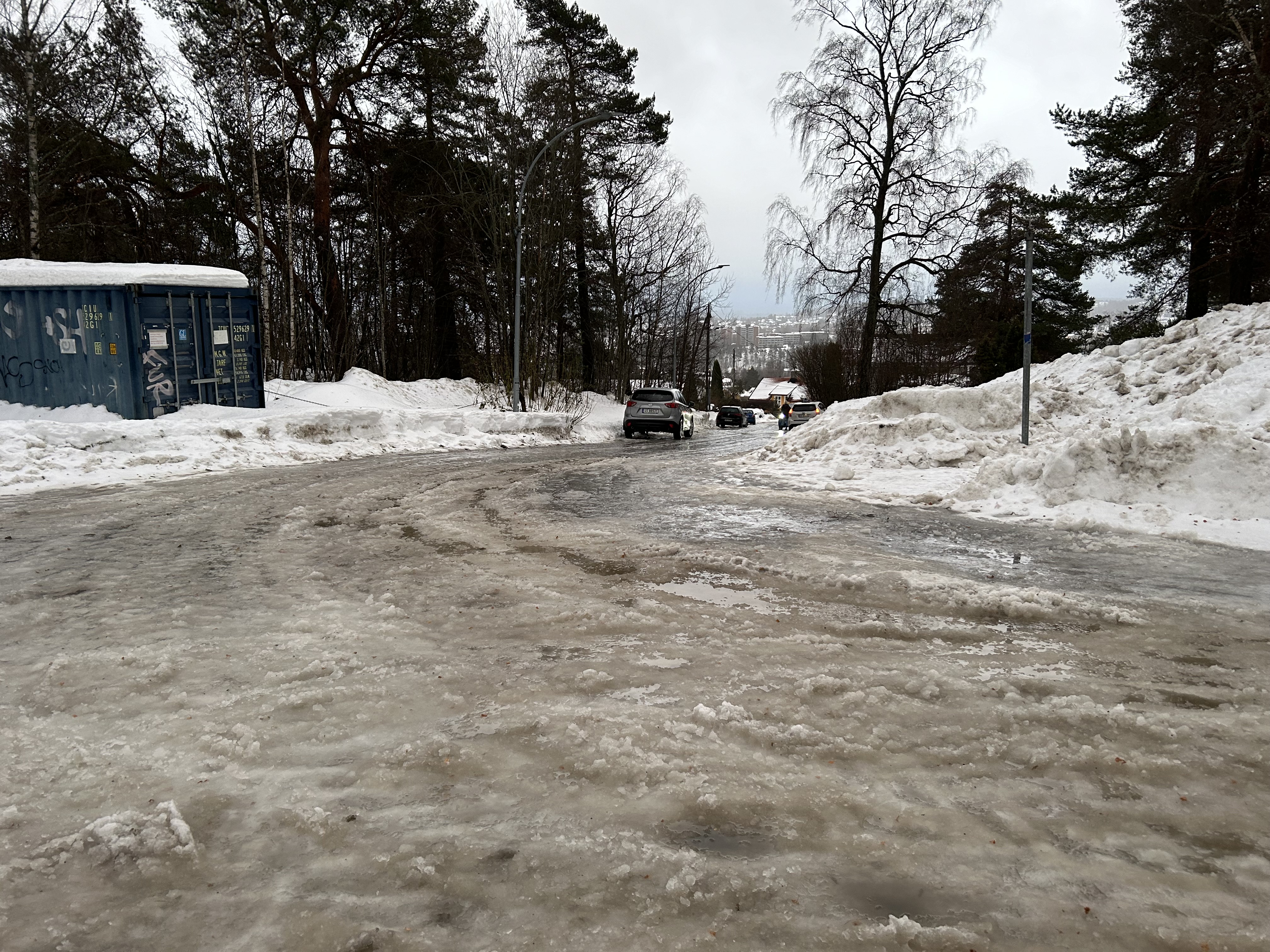 VINTERVÆR: Mildvær etter snøfall kan skape krevende kjøreforhold og føre til forsinkelser i kollektivtrafikken de neste dagene.