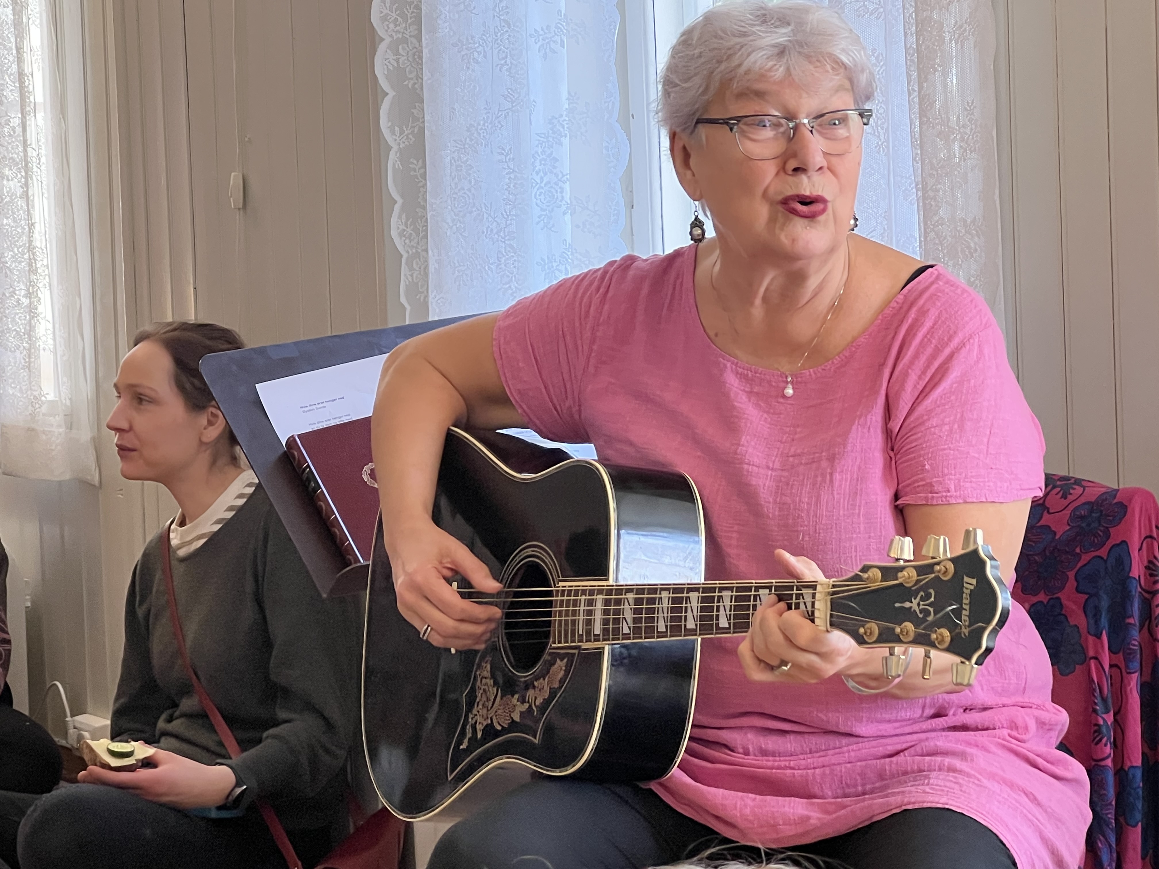 FORTELLINGENS MØTEPLASS: Kristin Groven Holmboe ønsker å skape møteplasser gjennom fellesskap og fortellinger.