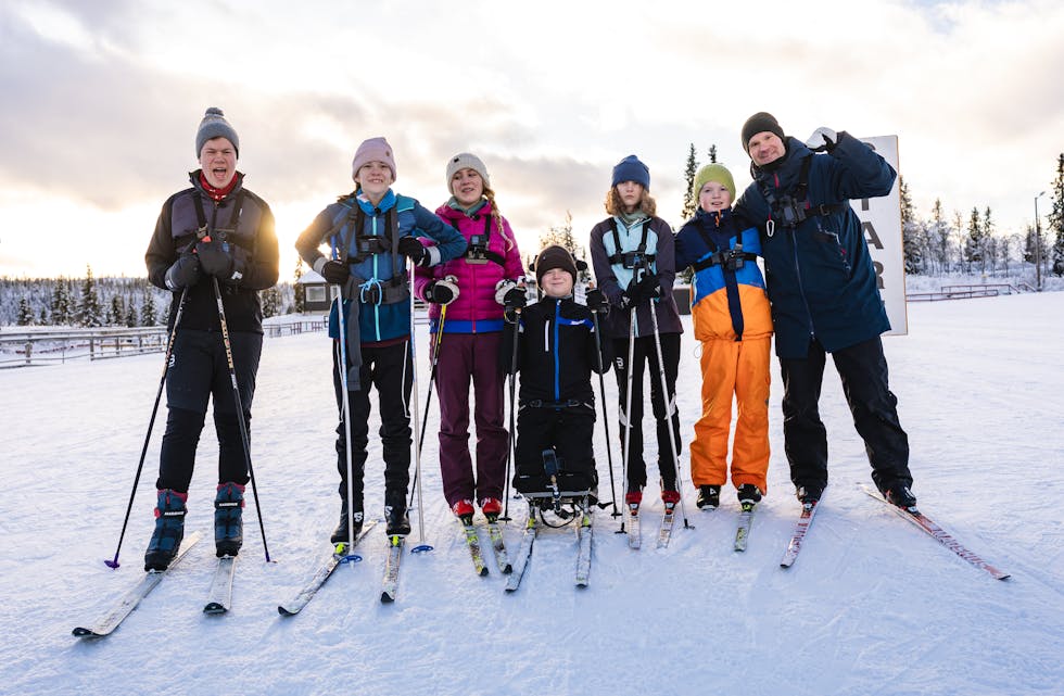 NY SESONG - NY GJENG: (F.v.) Erik Damsgård Tomter, Eleah Tysdal, Alva Bjerrehorn, Kornelius Smeby-Ryen, Synne Lykkeslet, Benjamin Midtbø Høydal og Øystein Pettersen.
Foto: Erlend Lånke Solbu / NRK)
