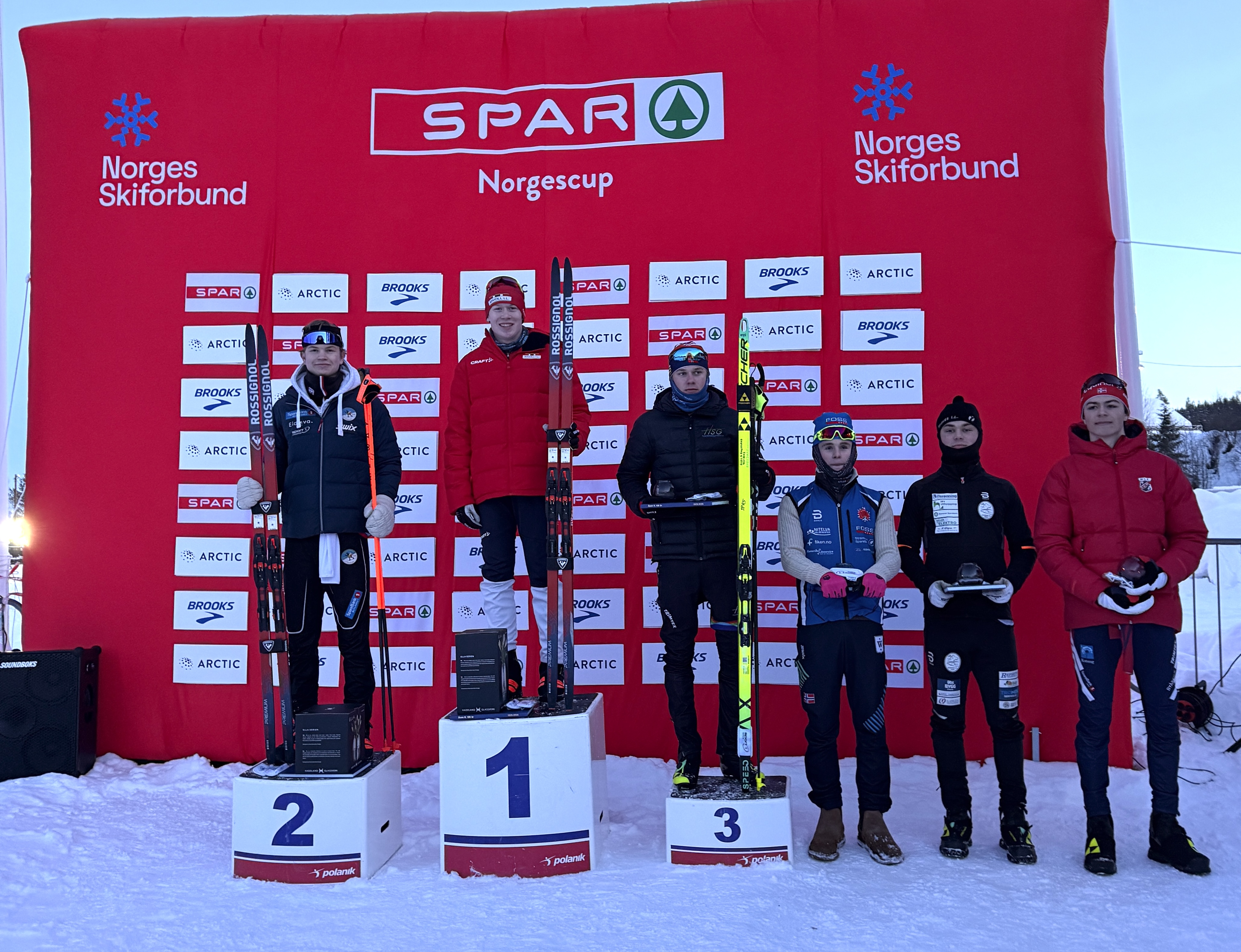 SEIER: Øverst på pallen står Iver Bjonviken (17) fra Årvoll.