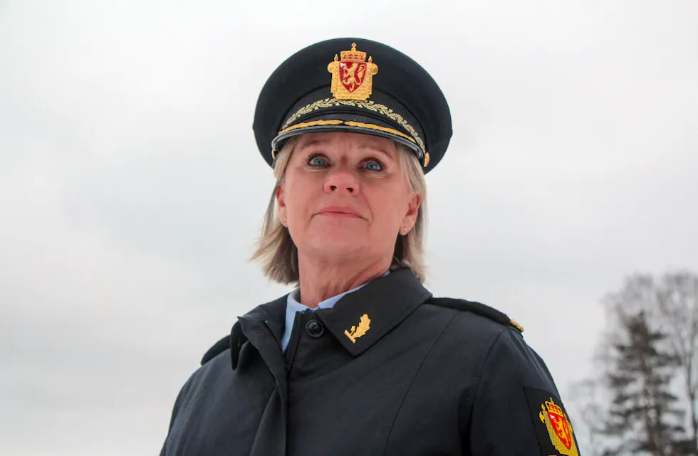 SAMARBEID GIR RESULTATER: Politimester Ida Melbo Øystese viser til en nedgang i ungdomskriminaliteten og trekker fram tett samarbeid mellom politi, kommuner og regjering som en viktig årsak. Hun peker særlig på én-til-én-oppfølging, hurtigdomstol for unge lovbrytere og økt tilstedeværelse i prioriterte områder som sentrale tiltak for å skape trygghet for barn og unge.