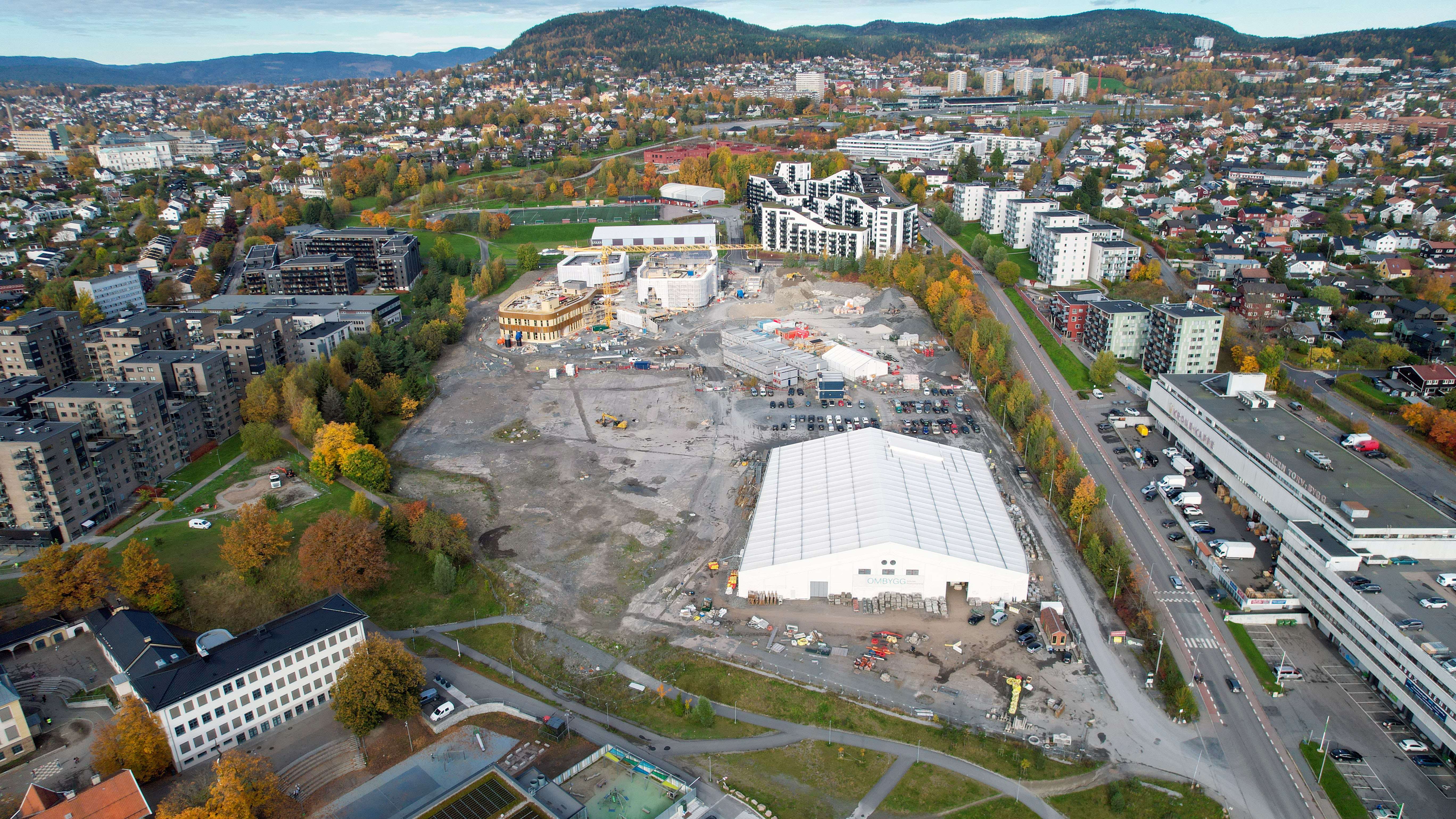 STADIG UTVIKLING: Puslespillet Økern Torg, den gamle Bama-tomta, fortsetter å legges. Men hva skjer med indrefileten? spør innsenderen.