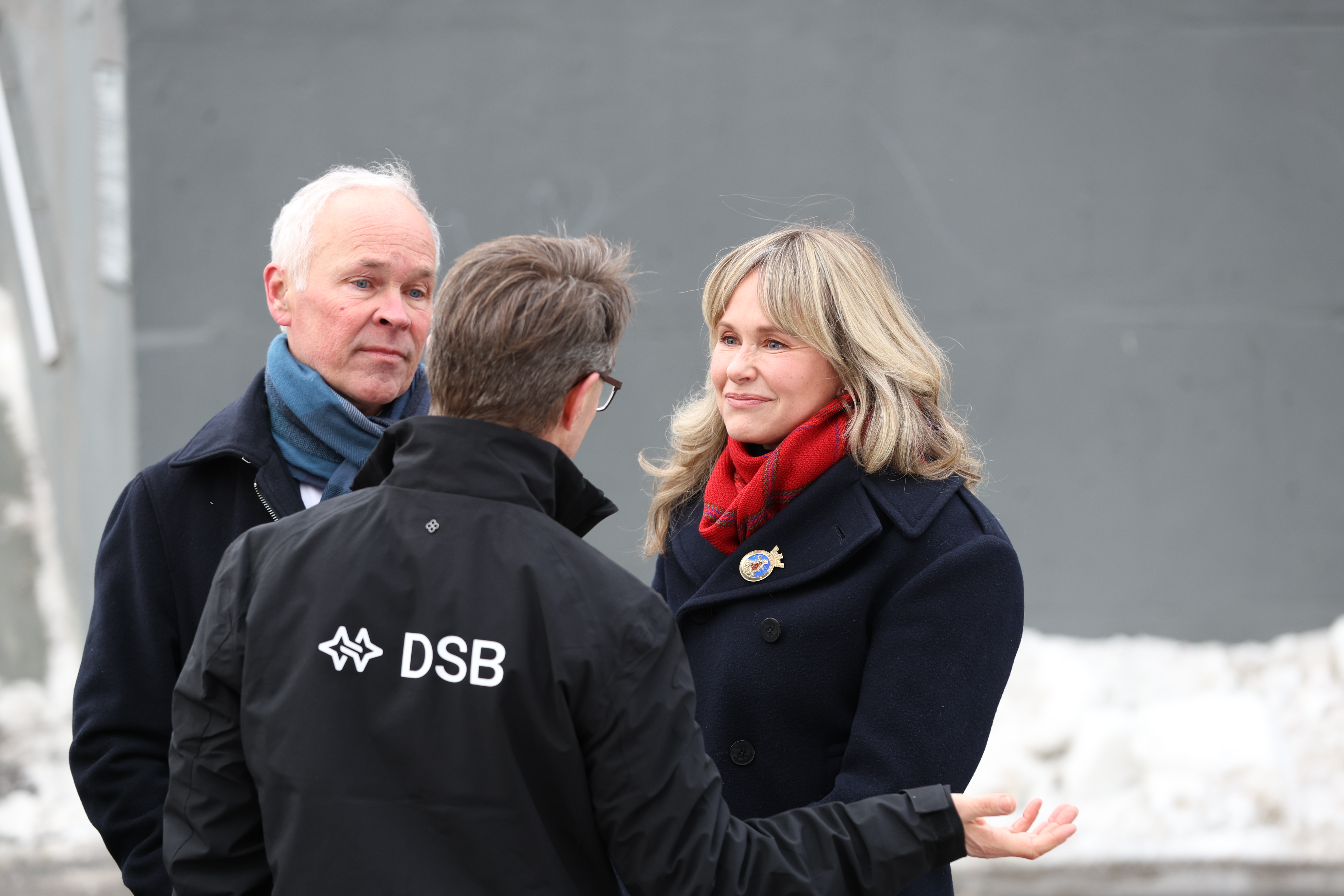 BLE INSPIRERT: Ordfører Anne Lindboe (t.h.), her sammen med statsforvalter i Østfold, Buskerud, Akershus og Oslo, Jan Tore Sanner, sier at hun nå skal gå til eget sameie for å lage et felles beredskapslager.