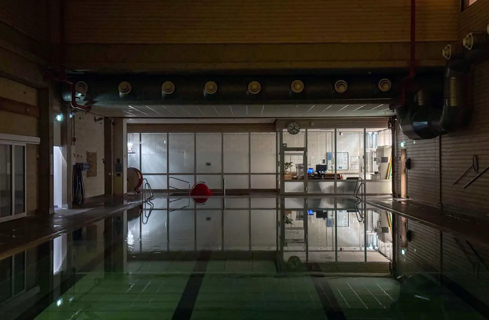 Lyset kommer på igjen, badet skal ikke legges ned - presiserer byrådet i dette innlegget.