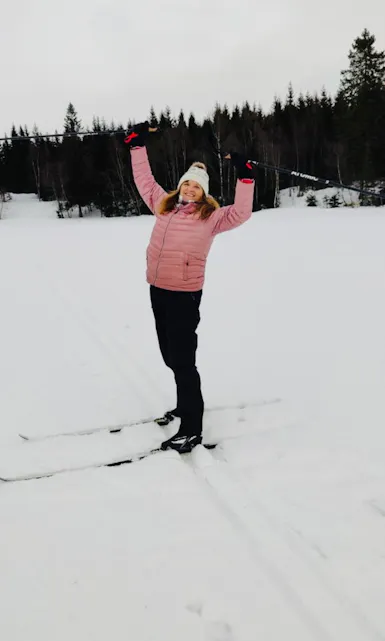 SKIGLEDE: Marianne Helle ønsker å senke terskelen for å prøve ski – og håper mange møter opp på Tveita søndag.