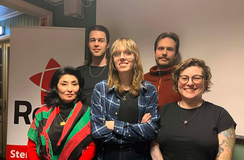 STYRET I GRORUD RØDT – ETTER ÅRSMØTET: Fra venstre: Shahla Sultani (BU-representant, gj.v.), Fredrik Mjølnerød Wille (ny), Amalie Wagenius (gj.v., leder), Vetle Laupsa-Nesje (ny) og Dragana Surkalovic (ny). Ikke med på bildet, men med i styret, men med i styret, er Kajsa Dahlberg (gj.v.), Emilie Holm Larsen (ny) og Audun Bjerk (gj.v.).