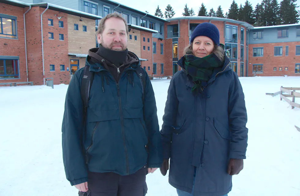 AMMERUD SKOLE: FAU-leder Kajsa Wiull-Gundersen og nestleder Tommy Wiborg har vedtatt å jobbe for en smarttelefonfri barndom.