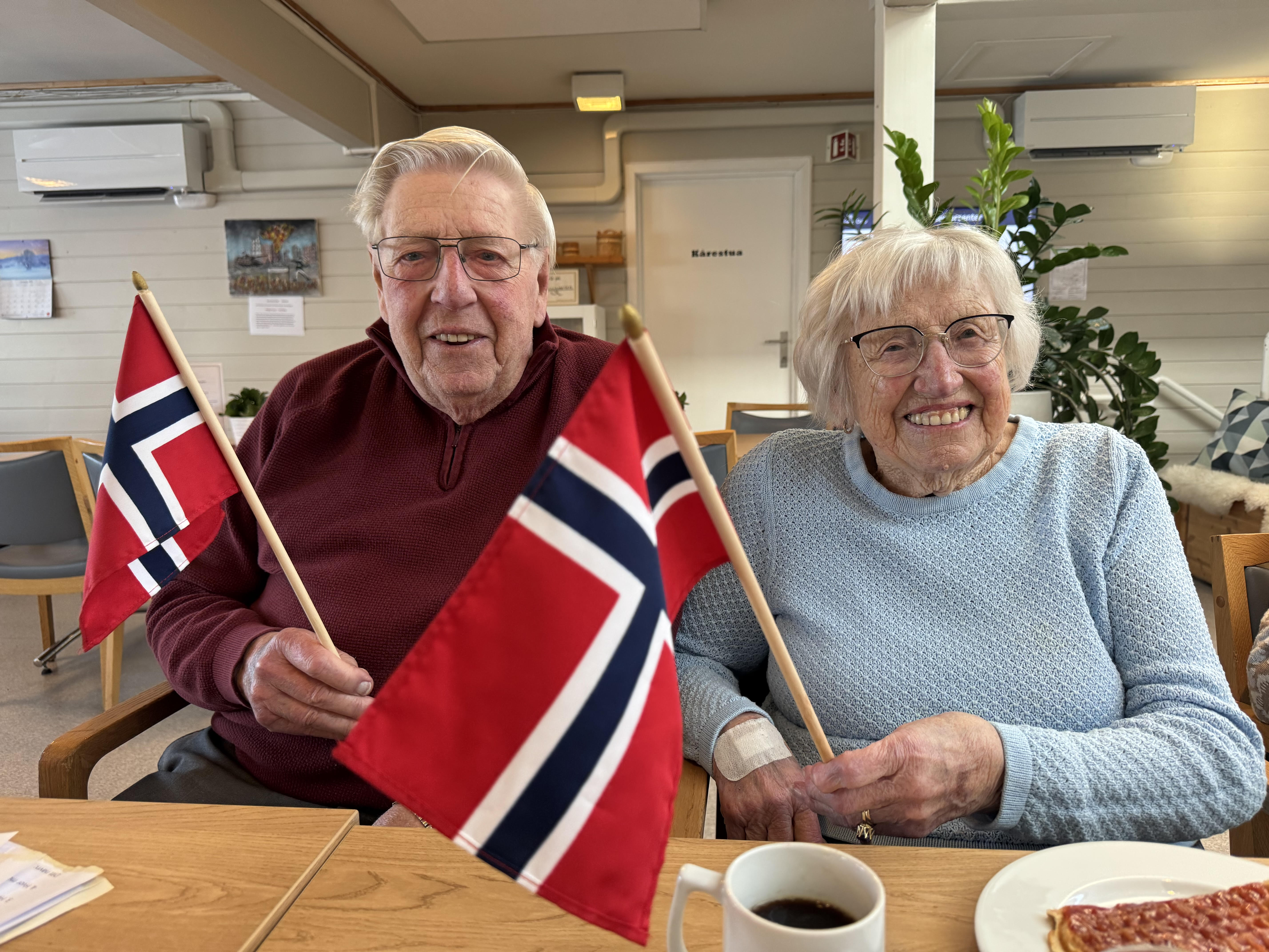 STOR SPENNING PÅ HAUGERUD: Erik Rolén (t.v.) og Sonja Westbye gleder seg til OL og deler både forventninger og minner fra tidligere leker.
