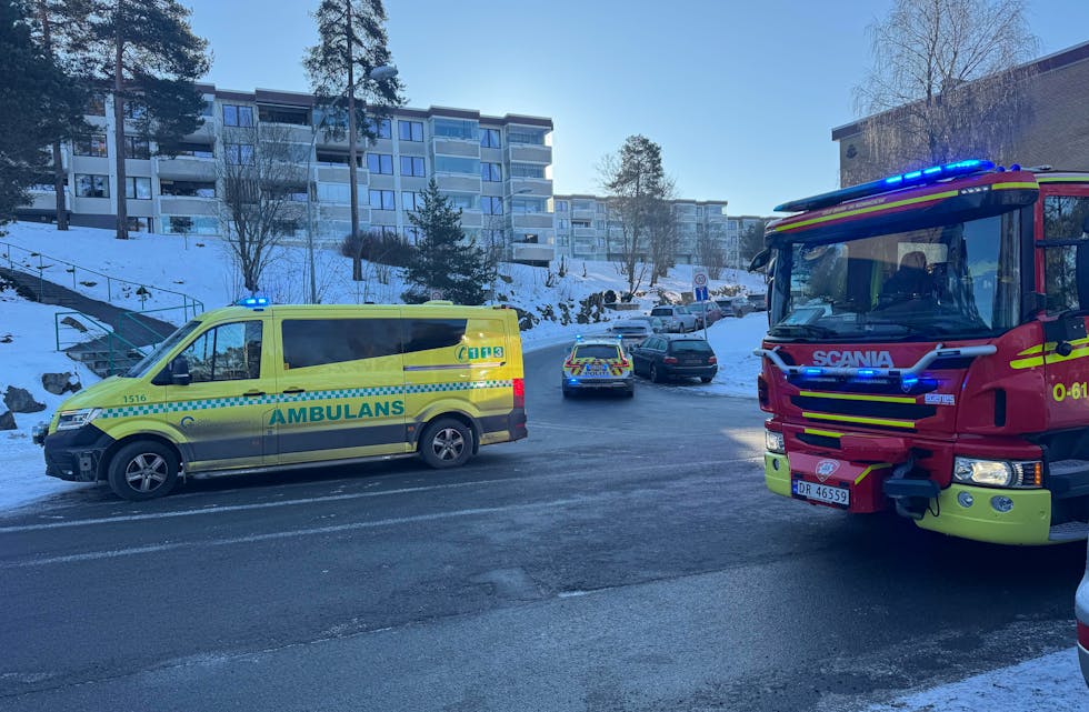 LØRDAG FORMIDDAG: Nødetatene var på ulykkesstedet med store ressurser.