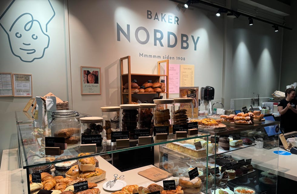 SÅNN SKAL DET VÆRE: Baker Nordby hadde nylig besøk av Mattilsynet og det endte med toppkarakter for bakeriet på Grorud senter.