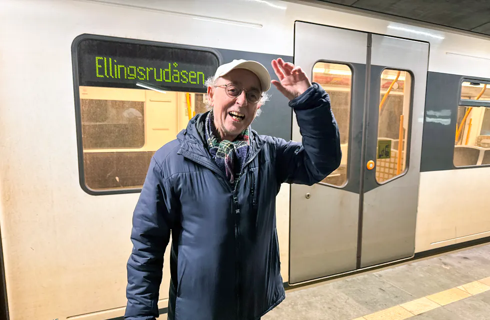 Ellingsrudåsen t-banestasjon
Ellingsrud t-banestasjon
Ahus-banen