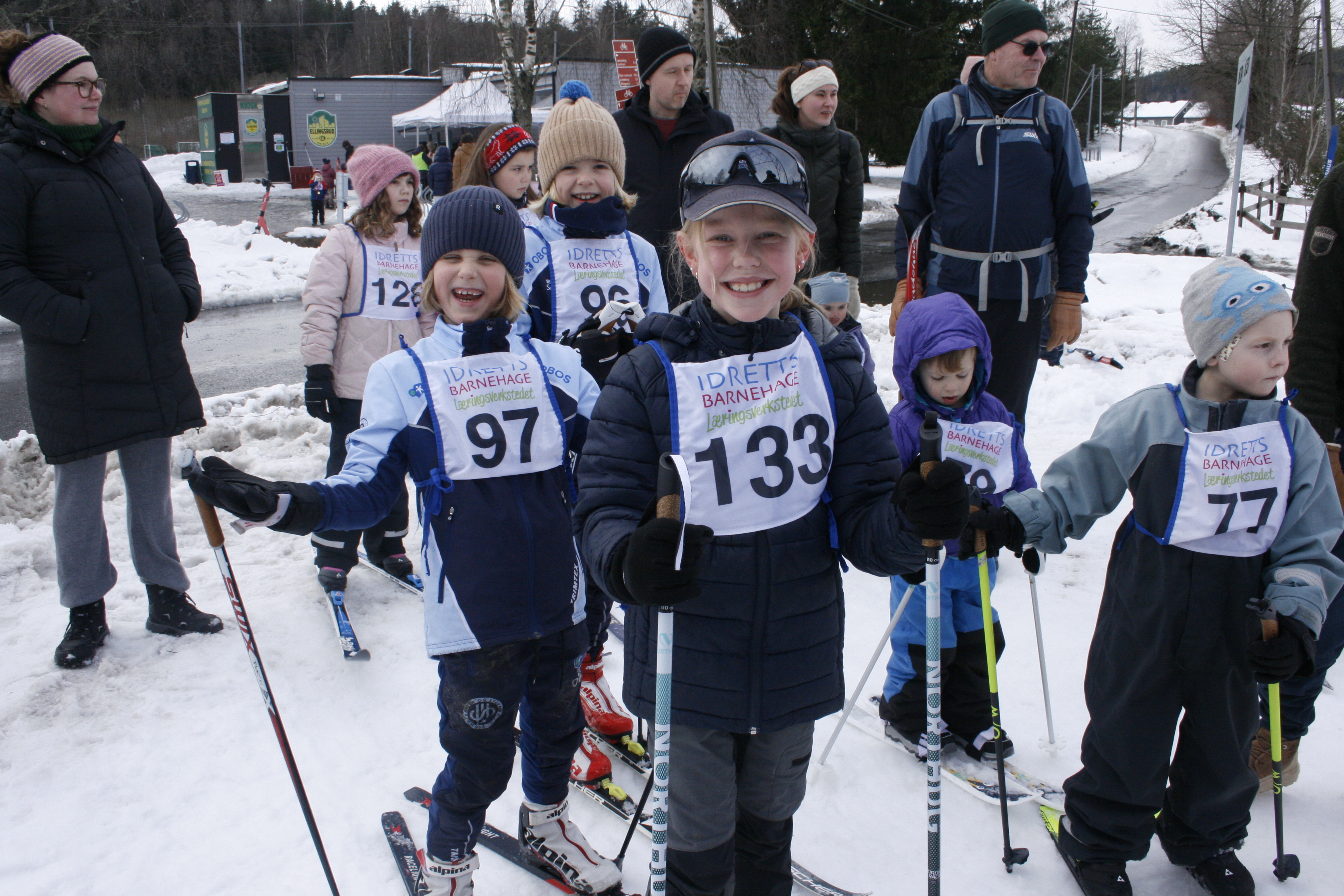 YPPERLIGE LANGRENSSLØPERE: Ludvig (6, t.v.) og Juno (8) går langrenn for HSIL. Selv skulle de gjerne ha sett at løypa var enda litt lenger.