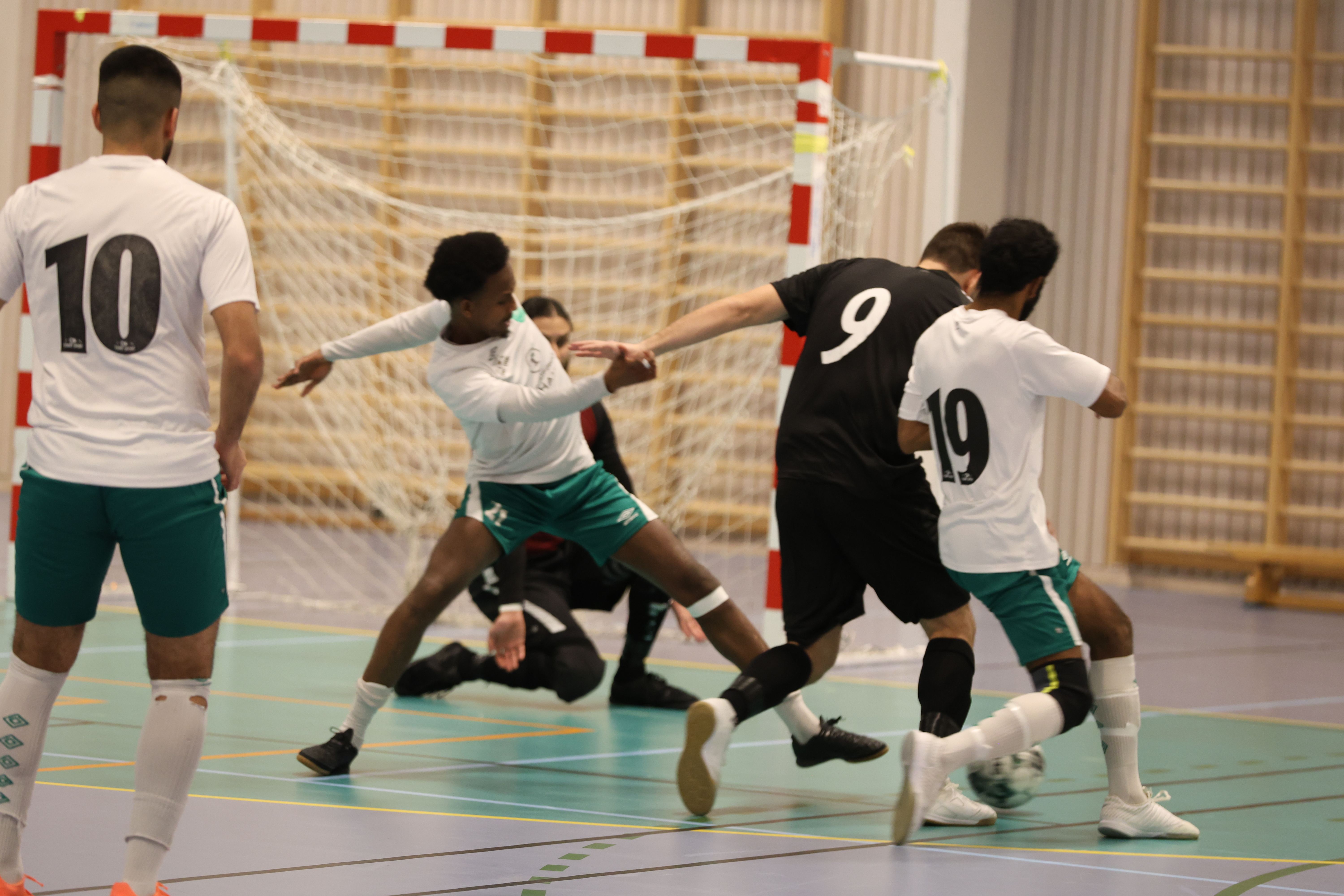 MED NEBB OG KLØR: Tøffe motstandere på tur for å spille mot Stovner SK. Dramatiske resultater beviser hva Stovner står for.