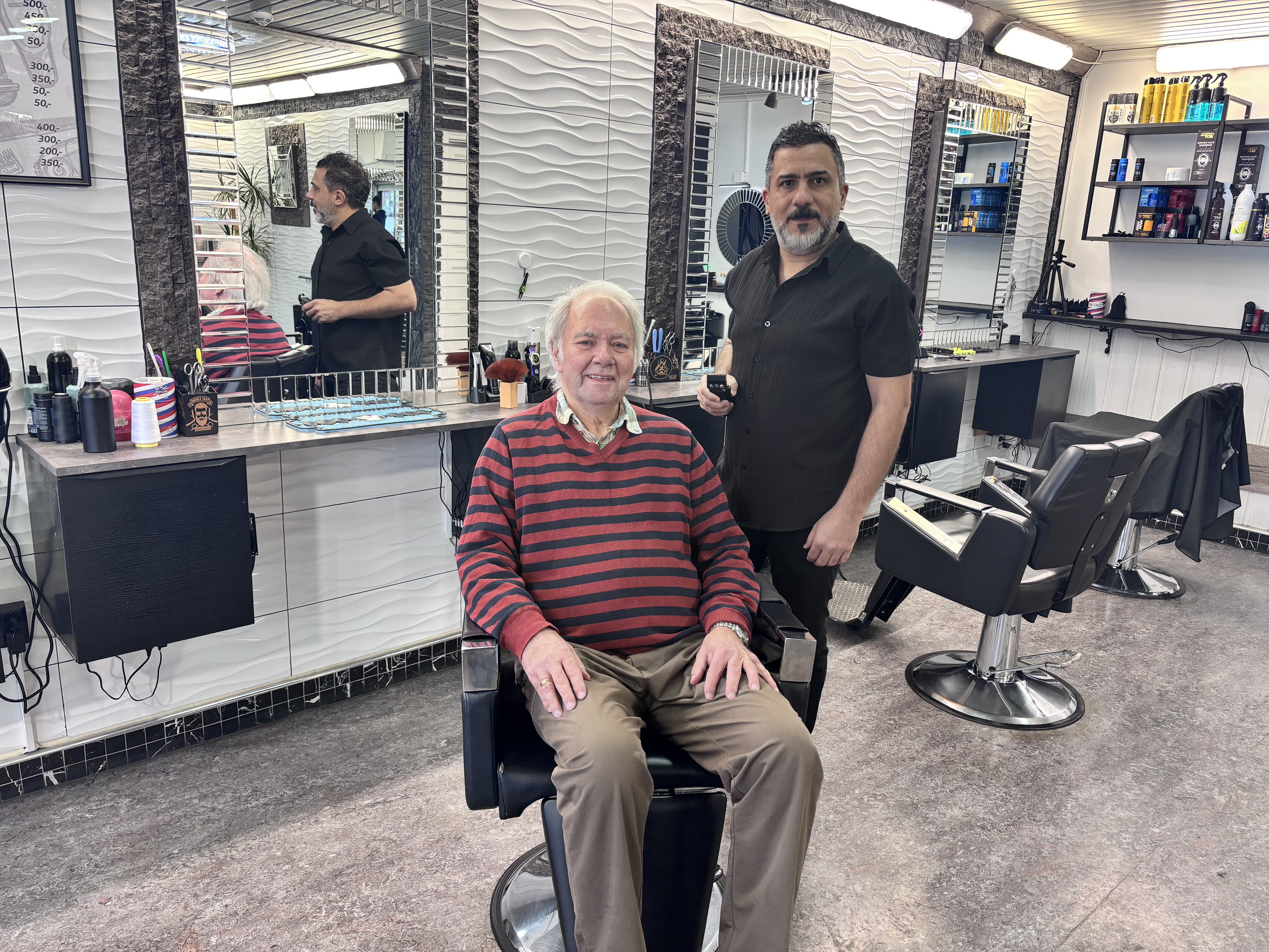 TROFAST KUNDE: Per Horntvedt er klar for sin klassiske frisørtime. Han har vært kunde i 15 år og er kjempefornøyd med  at det ligger en bra frisørsalong i nærområdet hans.