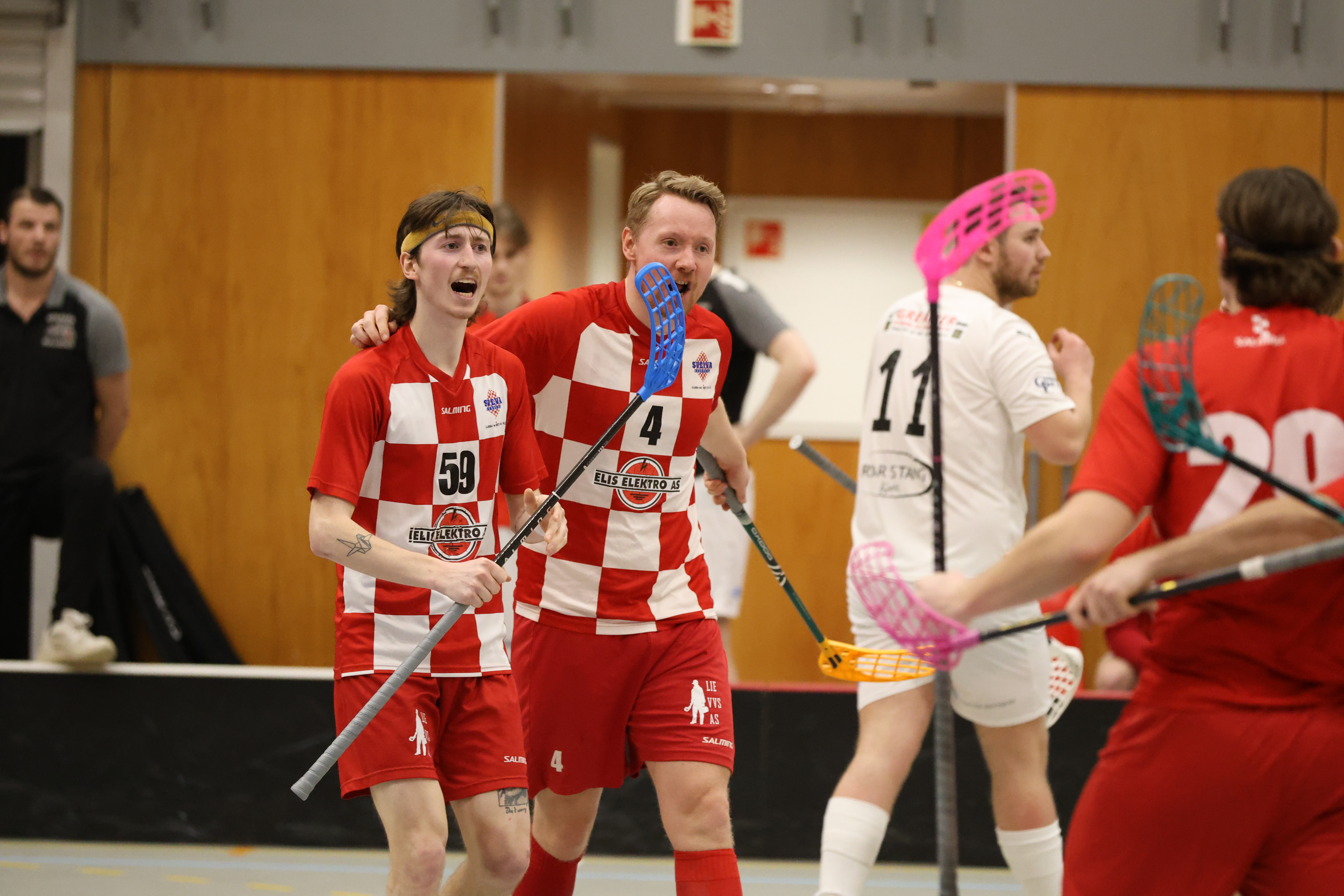 STERK OPPHENTING: Sveiva havnet under, men slo kraftig tilbake og sikret 2-2 sammenlagt. I kveld skal det avgjøres hvem som går vindere til semifinalen i NM.
