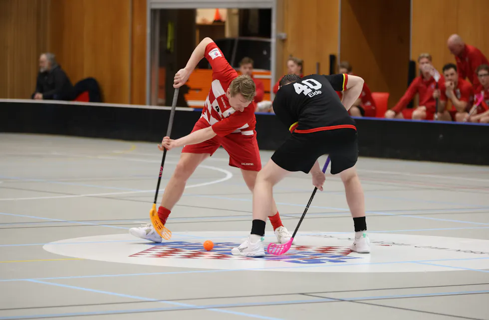 MÅ GRAVE DYPT: Sindre Bjerknes og Sveiva er nødt til å nullstille kjapt etter å ha fått juling mot Greåker på lørdag. Samme klubb venter nemlig i NM-kvarten, som begynner allerede denne uka.