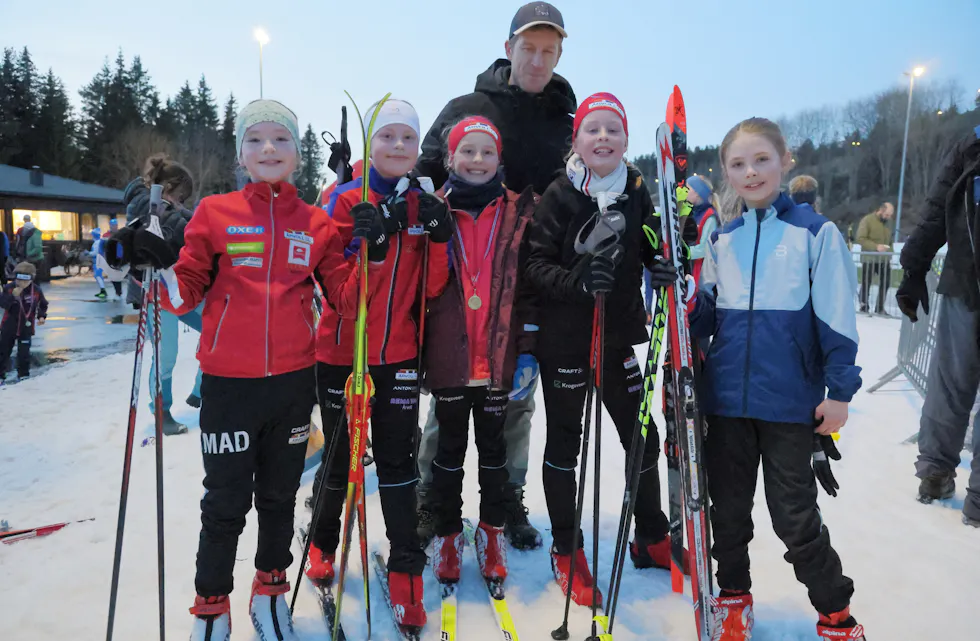 SAMLET GRORUDDALSKLUBBENE: Klubbene HSIL, Årvoll, Lillomarka og Hasle-Løren samlet seg til skifest på Lillomarka arena under Groruddalsmesterskapet.