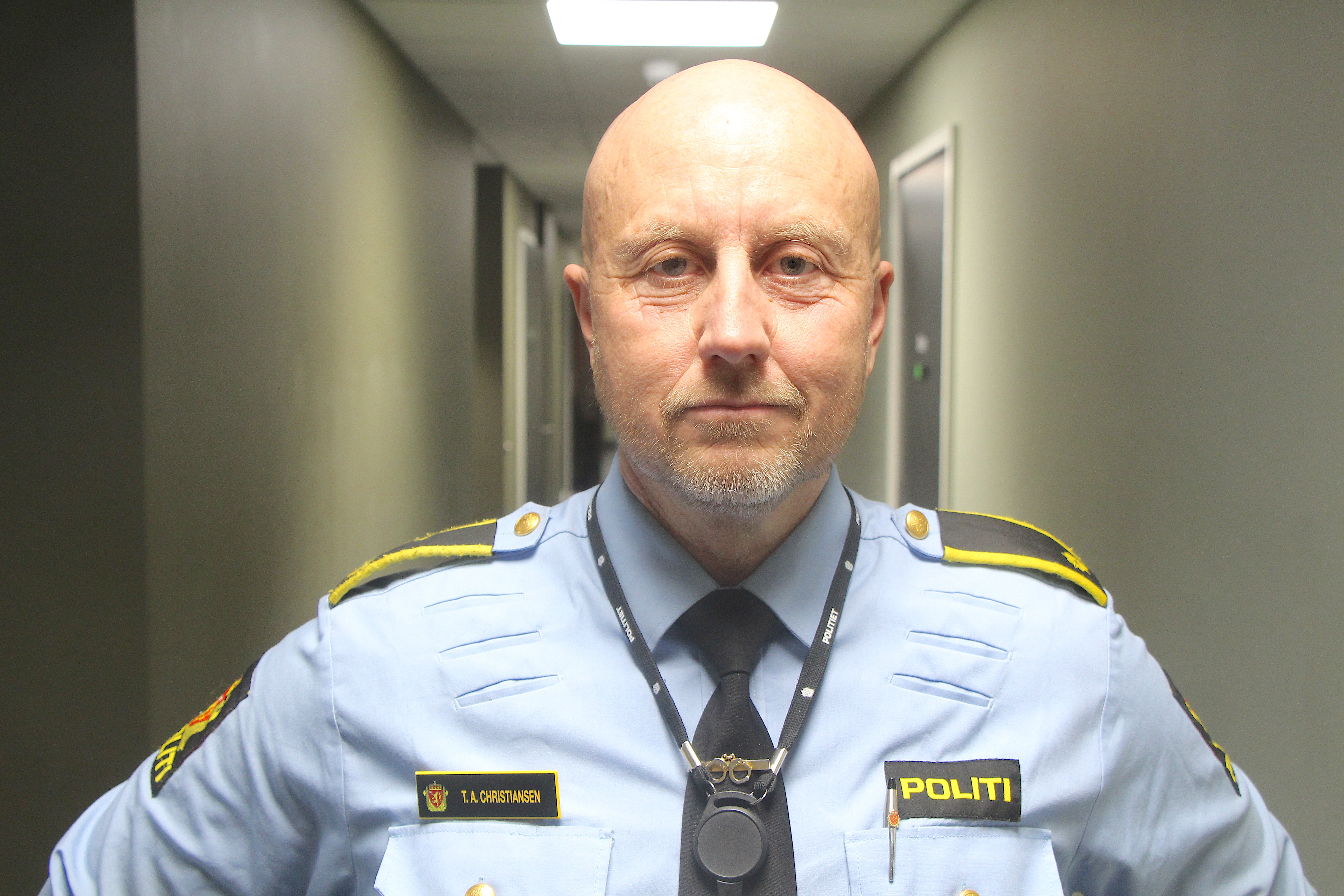 – VÆR EN GOD NABO: Avsnittsleder Tom André Christiansen ved Nærpolitiseksjonen i enhet øst ber folk ta enkle forholdsregler før påskeferien. Han peker på at særlig boliger uten alarm og med skjermede inngangspartier er utsatt, og oppfordrer samtidig naboer til å følge med på hverandre i ferien.