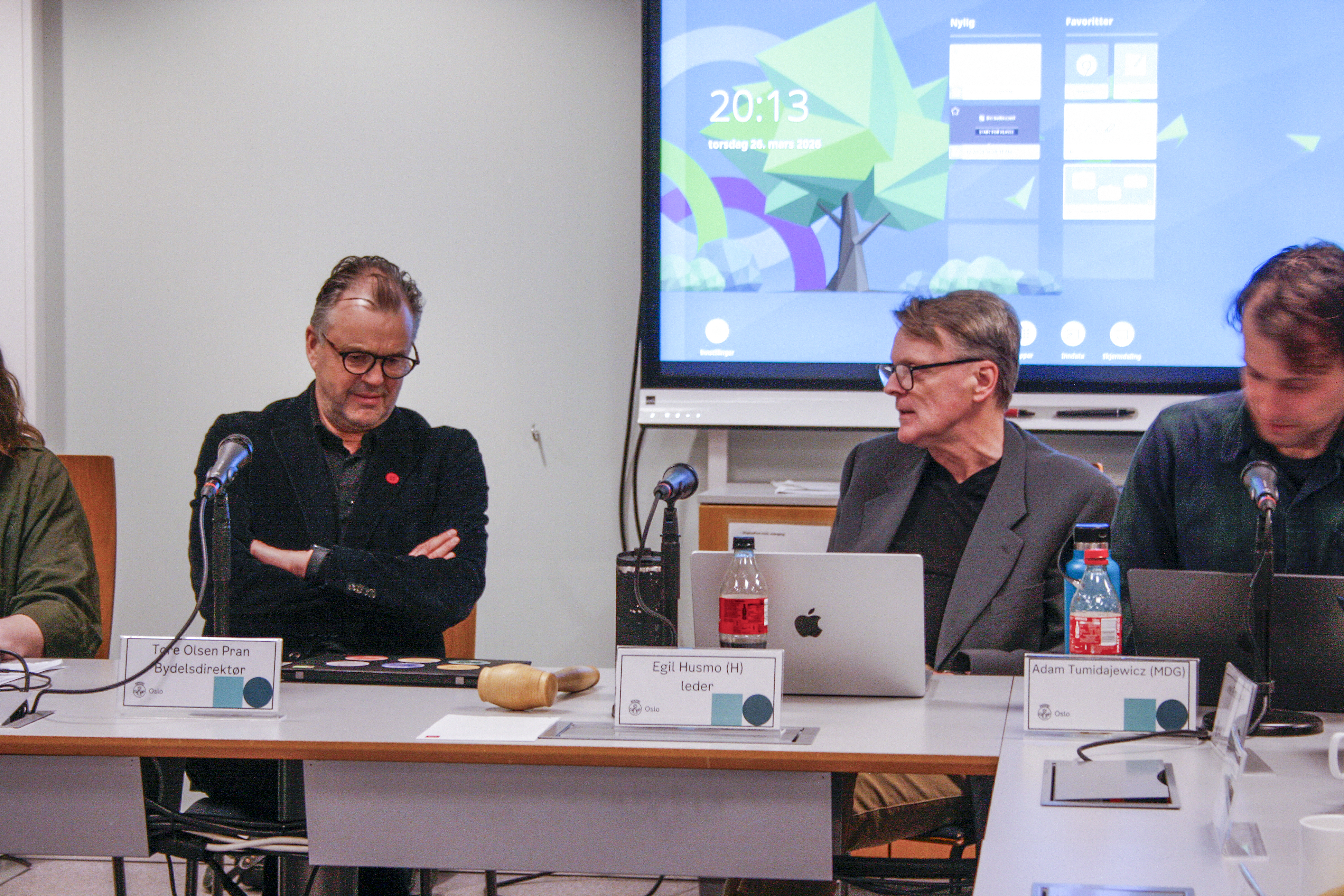 SISTE GANG: Tore Olsen Pran (t.v.) og Egil Husmo (H) har sittet side om side under et BU-møte for siste gang. Pran skal tilbake i sin stilling som bydelsdirektør i Bydel Gamle Oslo etter påske.