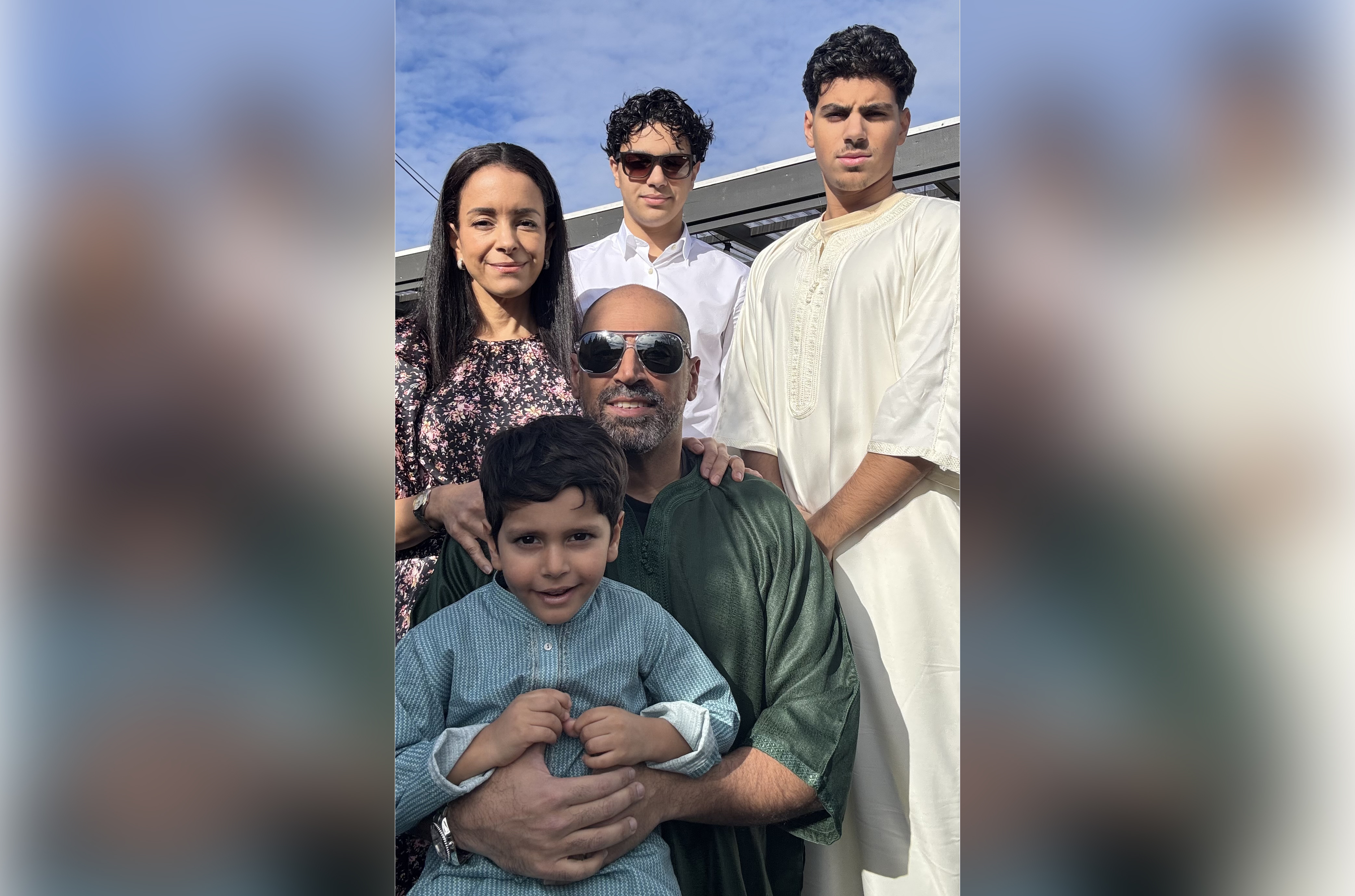 FAMILIETID: Adnan Naeem sammen med familien på eid – en feiring preget av samhold, tradisjoner og tid sammen.