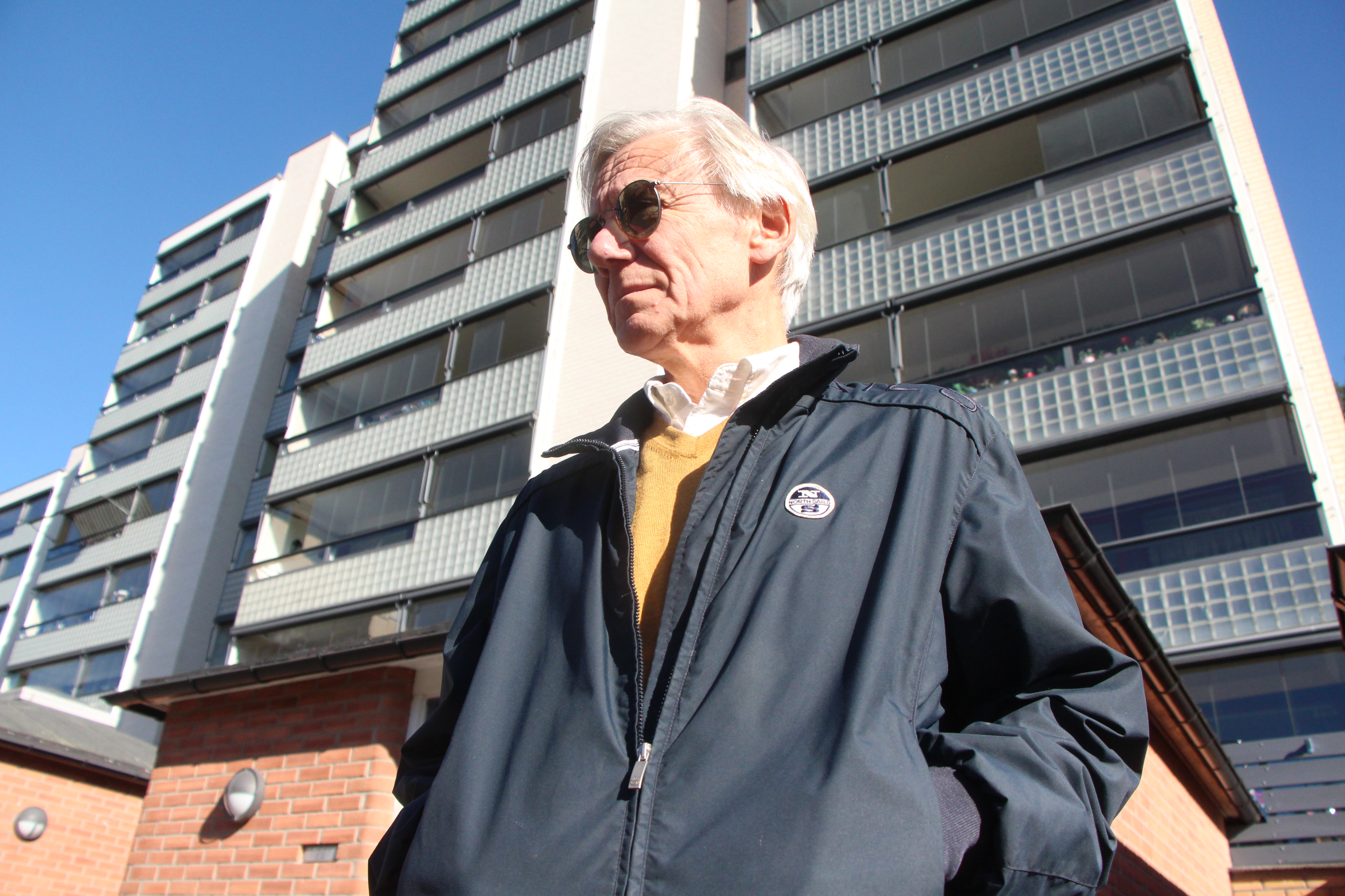 UT AV BYRÅDET: James Stove Lorentzen (H) går ut av jobben som byråd for byutvikling. Her fra en befaring på Romsås.