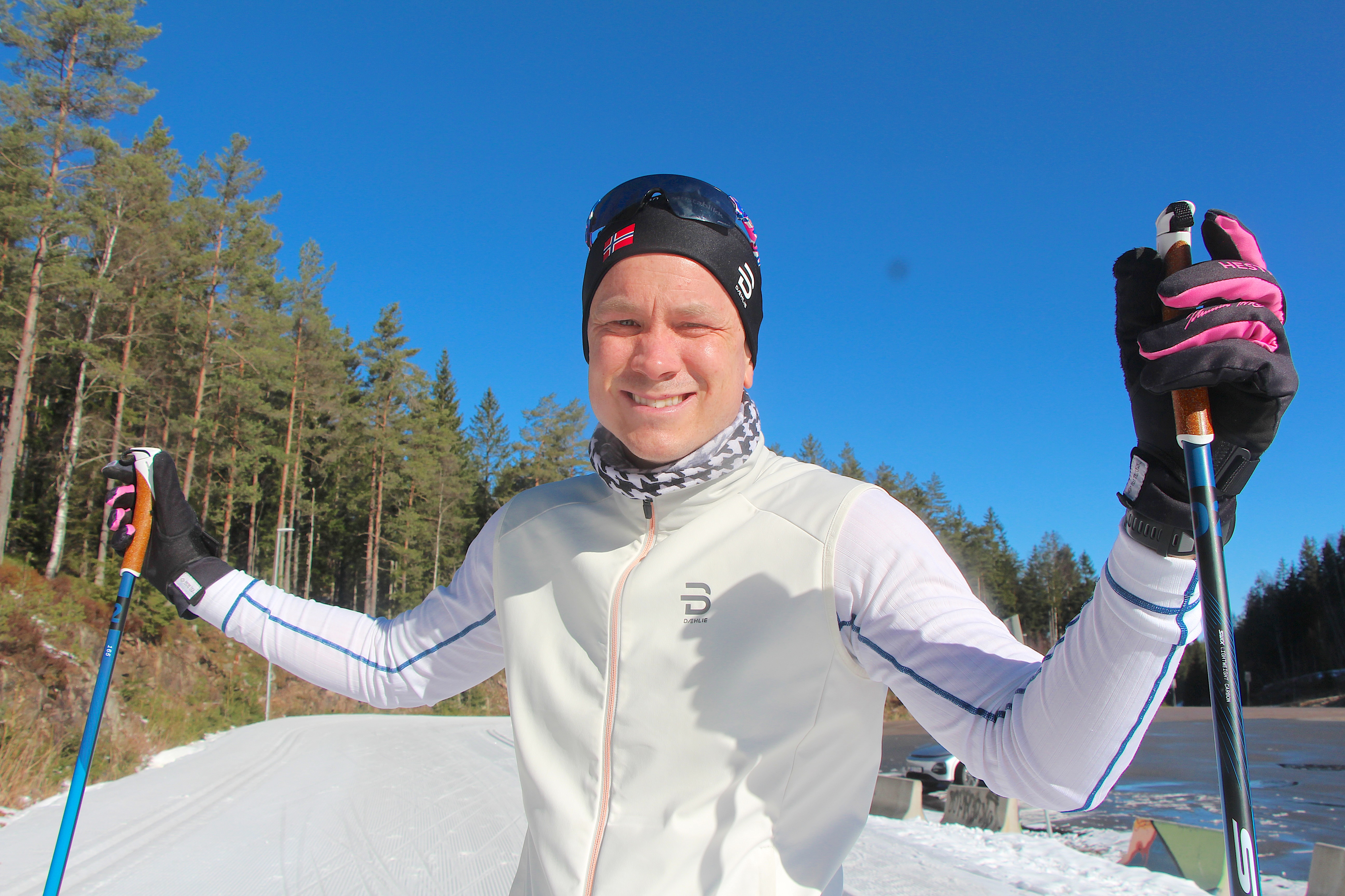 INGEN TVIL: Christoffer Wang nyter gode skiforhold på Linderudkollen, selv sent i sesongen. Han følger med i Spor-appen og tok turen ut da løypene ble preparert: – Det er bare å komme seg ut, sier han.