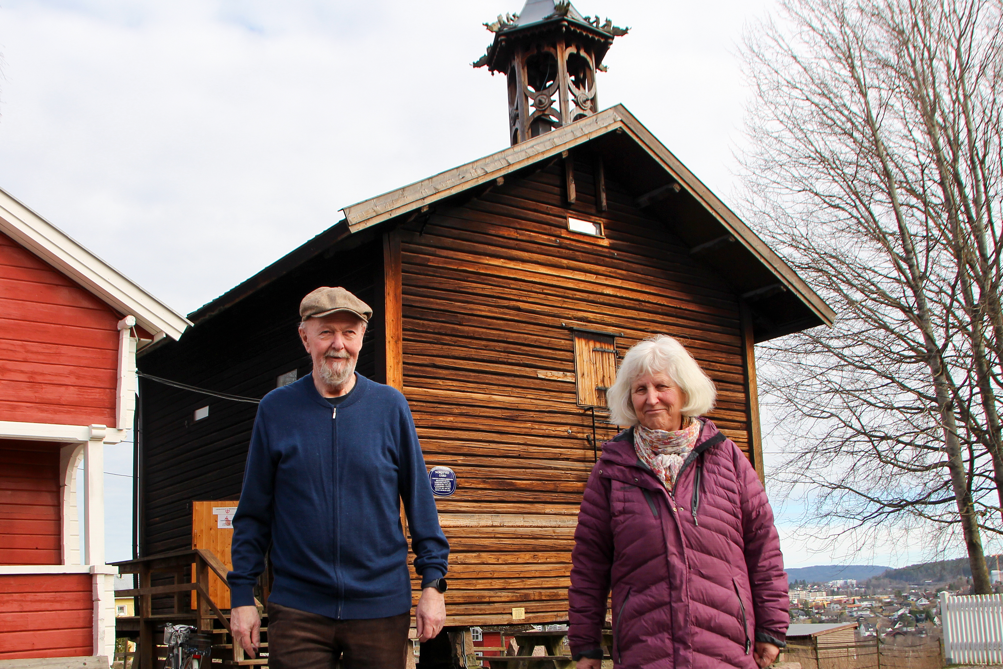 – VELKOMMEN: Når bydelsgrensene tegnes om, trekkes Groruddalen enda litt lengre nedover. Anne Fikkan og Dan Brovold ønsker de nye områdene hjertelig velkommen i fellesskapet.