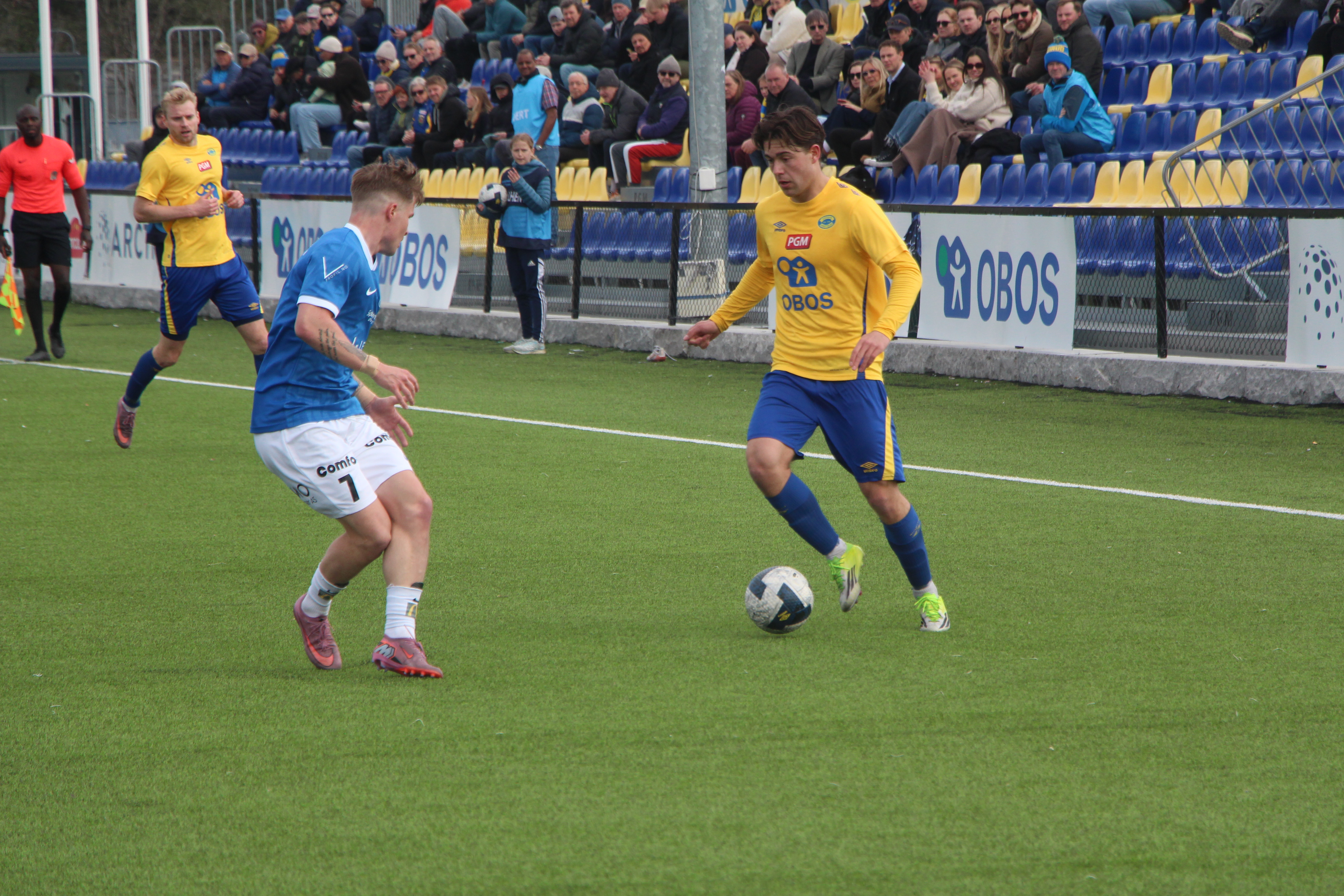 PERFEKT START PÅ HELGEN: Grorud får besøk av Skeid på Grorud med avspark klokka 18.00. Jonas Rasen og resten av gultrøyene ber om solid støtte fra tribunen.
