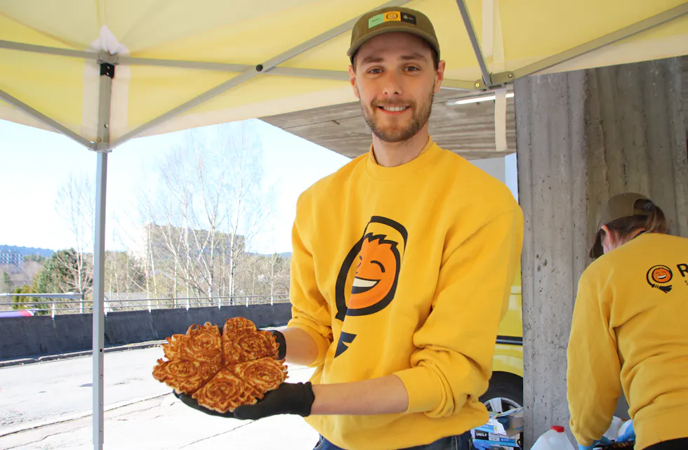 RUSKEN STÅR KLARE: Litt ryddeinnsats så blir det vafler til alle, og ikke minst: Et pent og trivelig område! Trosterud og Stovner står for tur, i ettermiddag fra klokka 15.