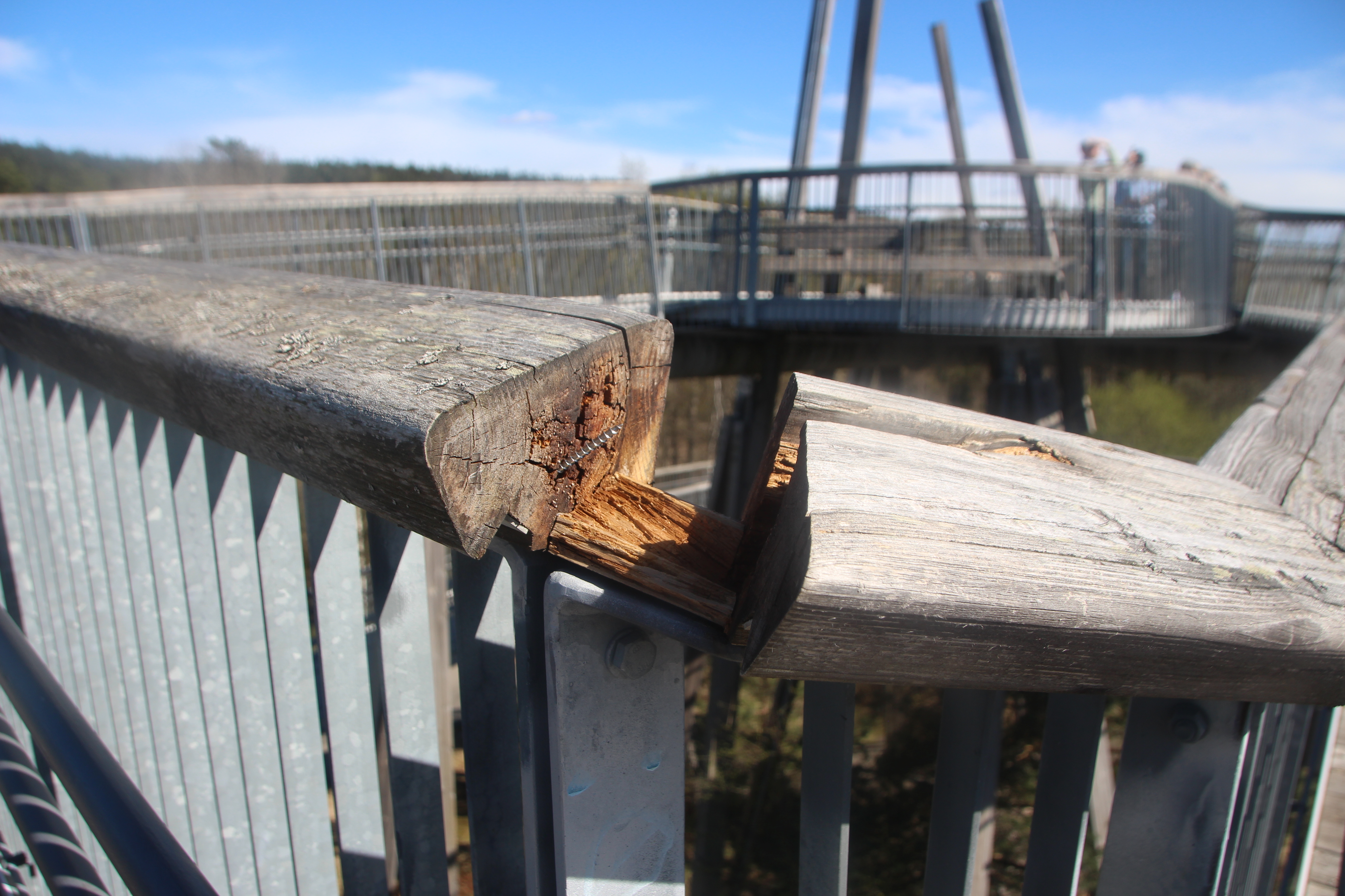 FORFALL: En ubehagelig overraskelse hvis man trenger å støtte seg på rekkverket.