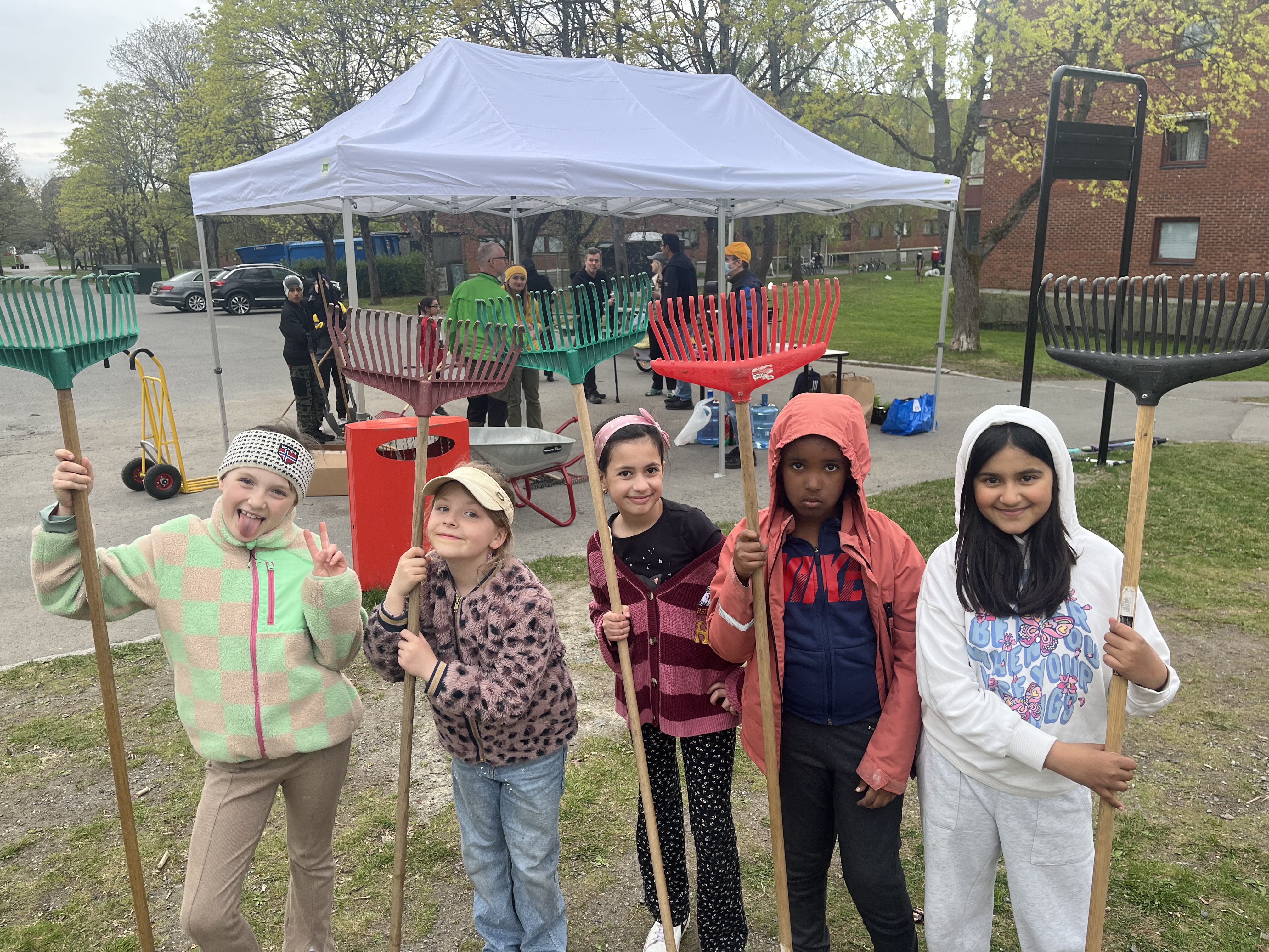 NÅ SKAL DET RYDDES: Til uka arrangeres «Hele Groruddalen Rydder», en fellesdugnad for å få det fint til våren. 