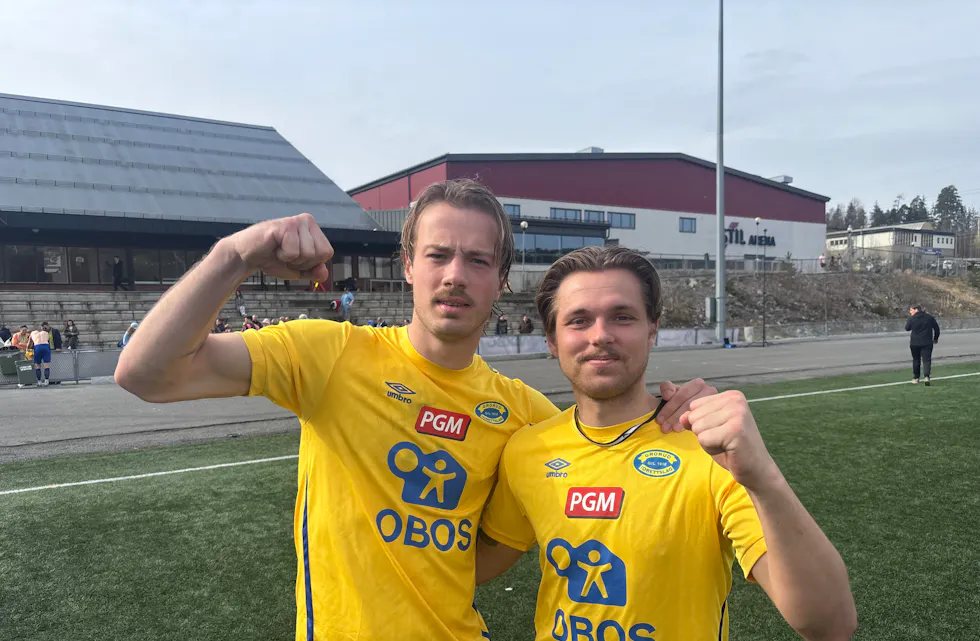 NÅ ER DE I GANG: Mikael Harbosen Haga (t.v) og Marius Bustgaard Larsen scoret målene da Follo ble slått.