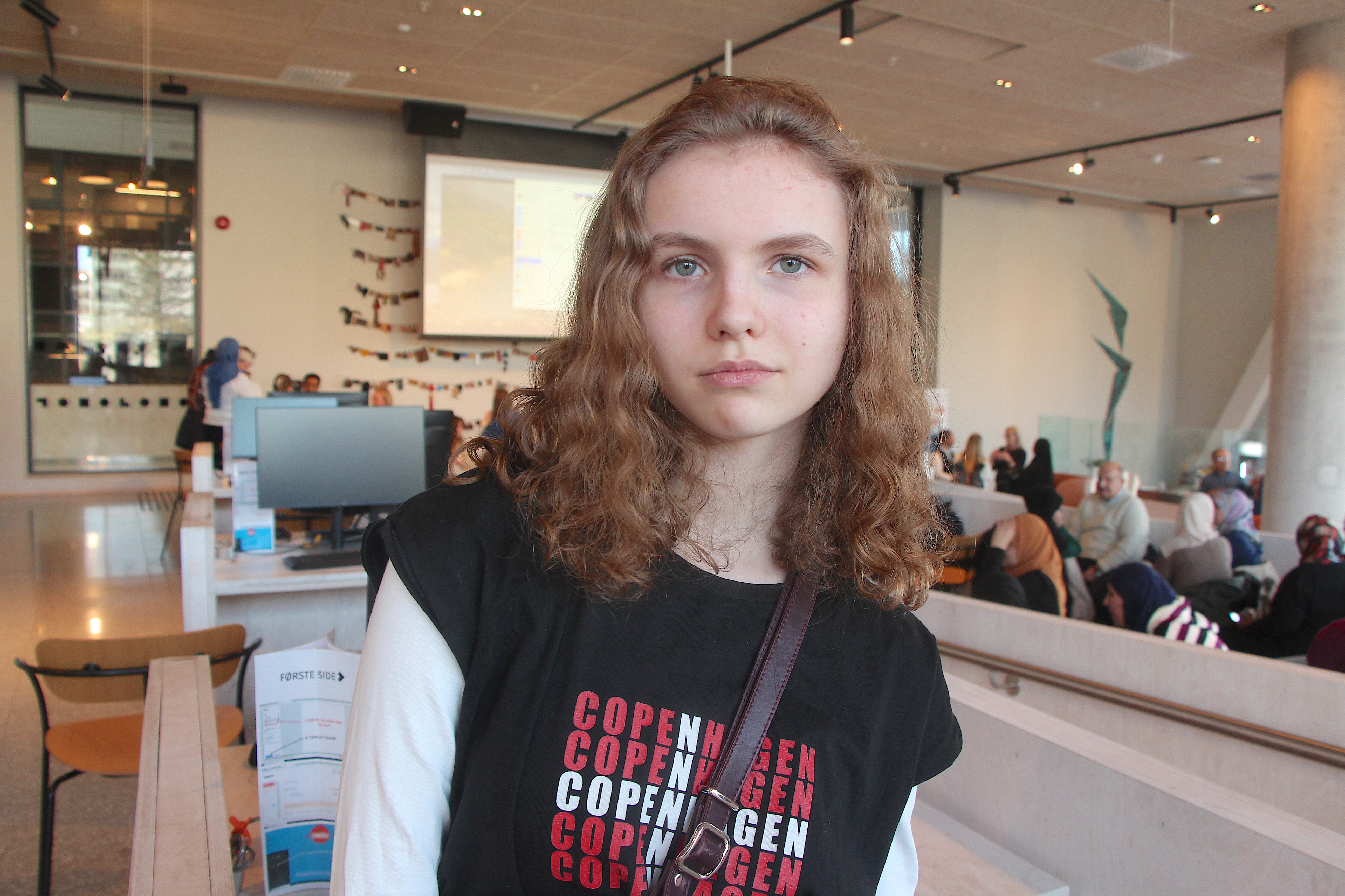 FURUSET: Synne Lykkeslet, kjent fra Team Pølsa sesong 2, delte sine erfaringer med å leve med autisme under markeringen av Verdens autismedag i Bydel Alna. Hun fortalte blant annet om hvordan deltakelsen i TV-serien har bidratt til mindre angst og økt mestring i hverdagen.