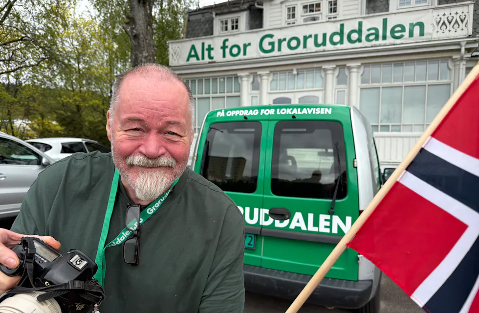 Siden Rolf E. Wulff var her sist – som julevikar – er reportasjebilen oppgradert med en vakker grønnfarge – og teksten «På oppdrag for lokalavisen».