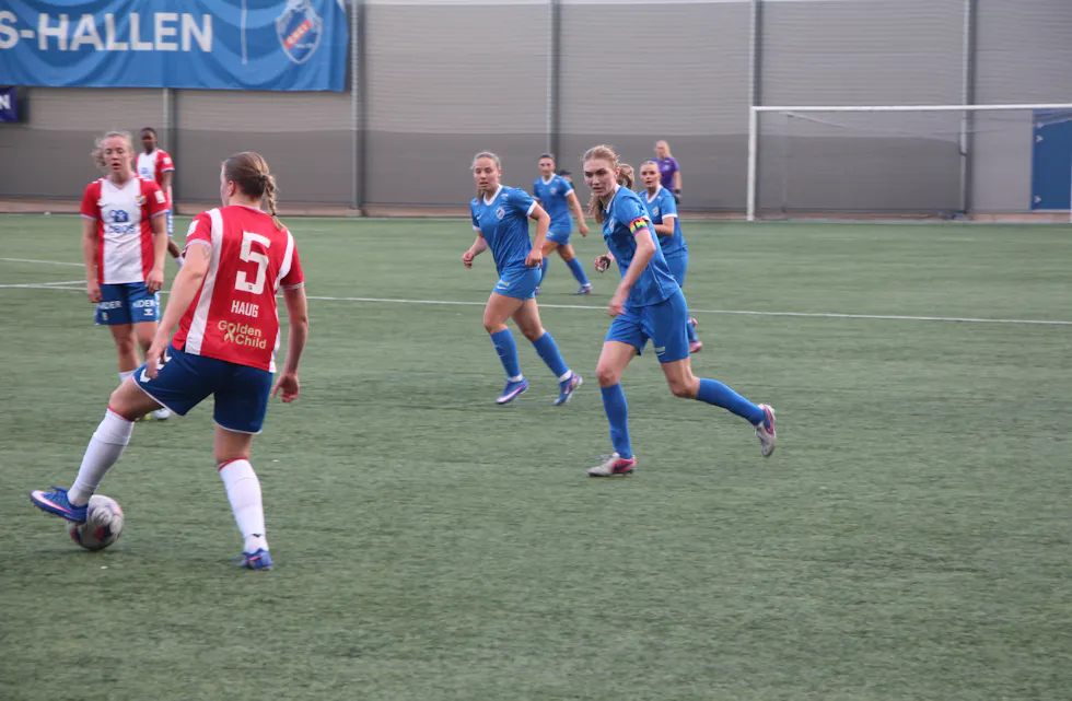 GA ALT: Emilie Steinklev Lein og Grei ga alt, men tre svært kostbare minutter i første omgang avgjorde nesten kampen før de siste 45 minuttene.