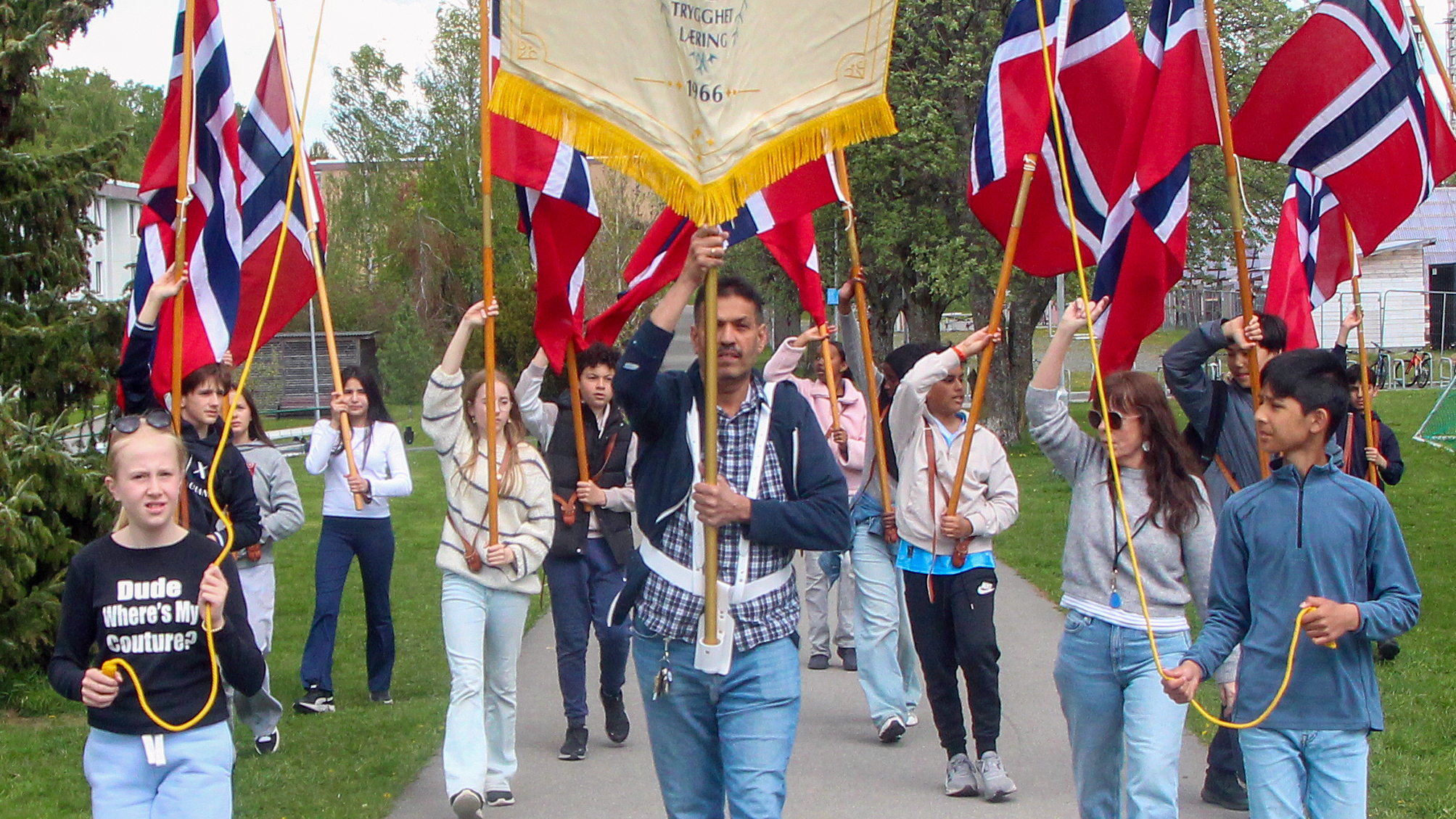 60 ÅR: Tveita skoles flaggborg øver i nærmiljøet før årets barnetog i Oslo sentrum. I jubileumsåret går skolen som nummer sju på Karl Johan.