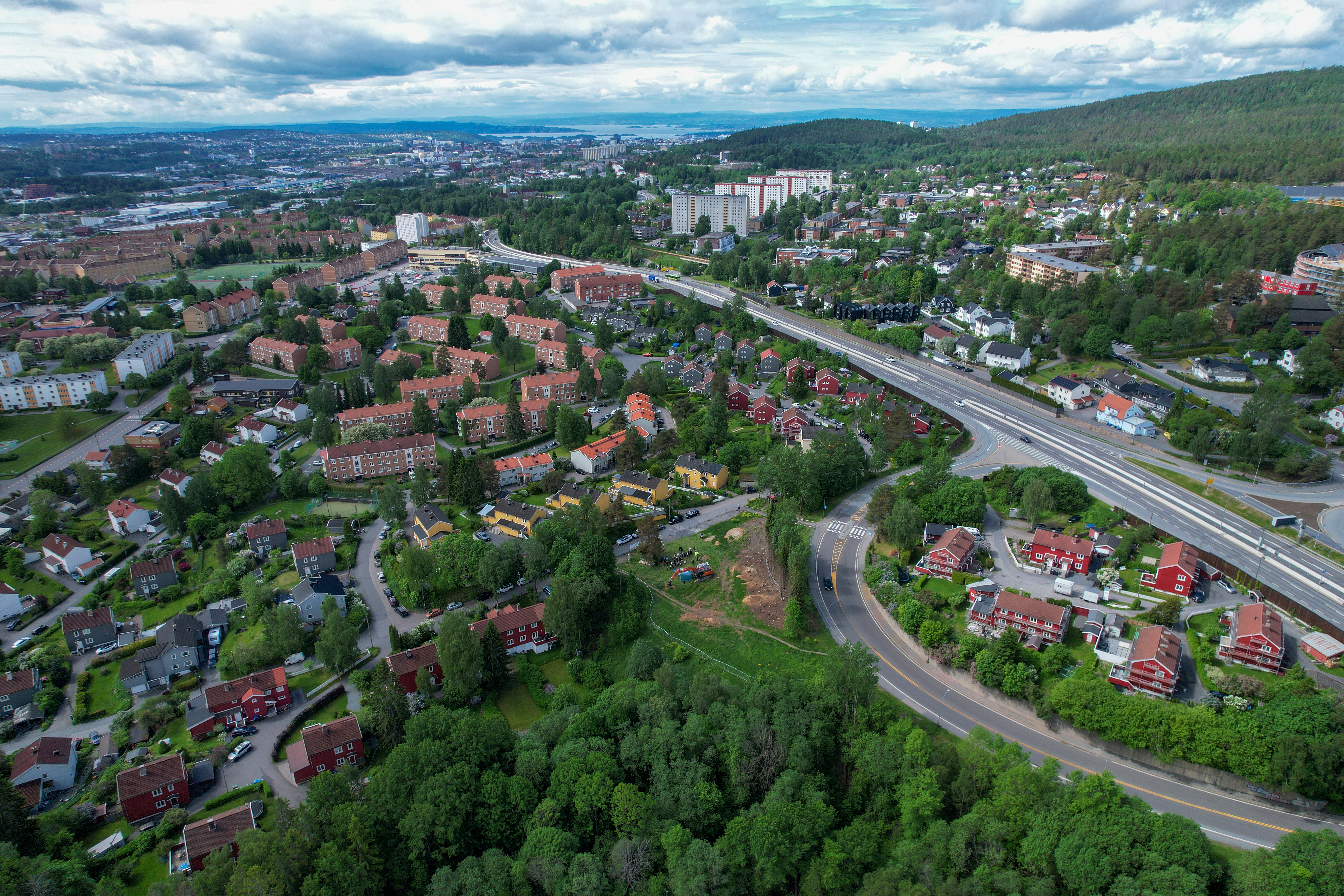 Vestsiden av Groruddalen med Kalbakken og Rødtvet nærmest. Deretter kommer Veitvet, Slettaløkka, Linderud, Tonsenhagen, Årvoll, Refstad... langs Trondheimsveien.
