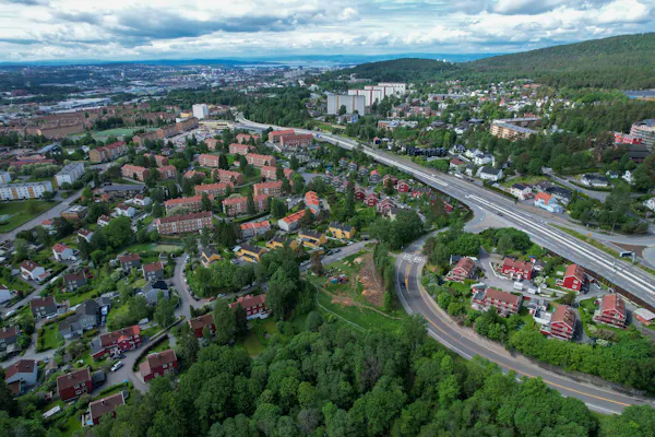 Vestsiden av Groruddalen med Kalbakken og Rødtvet nærmest. Deretter kommer Veitvet, Slettaløkka, Linderud, Tonsenhagen, Årvoll, Refstad... langs Trondheimsveien.