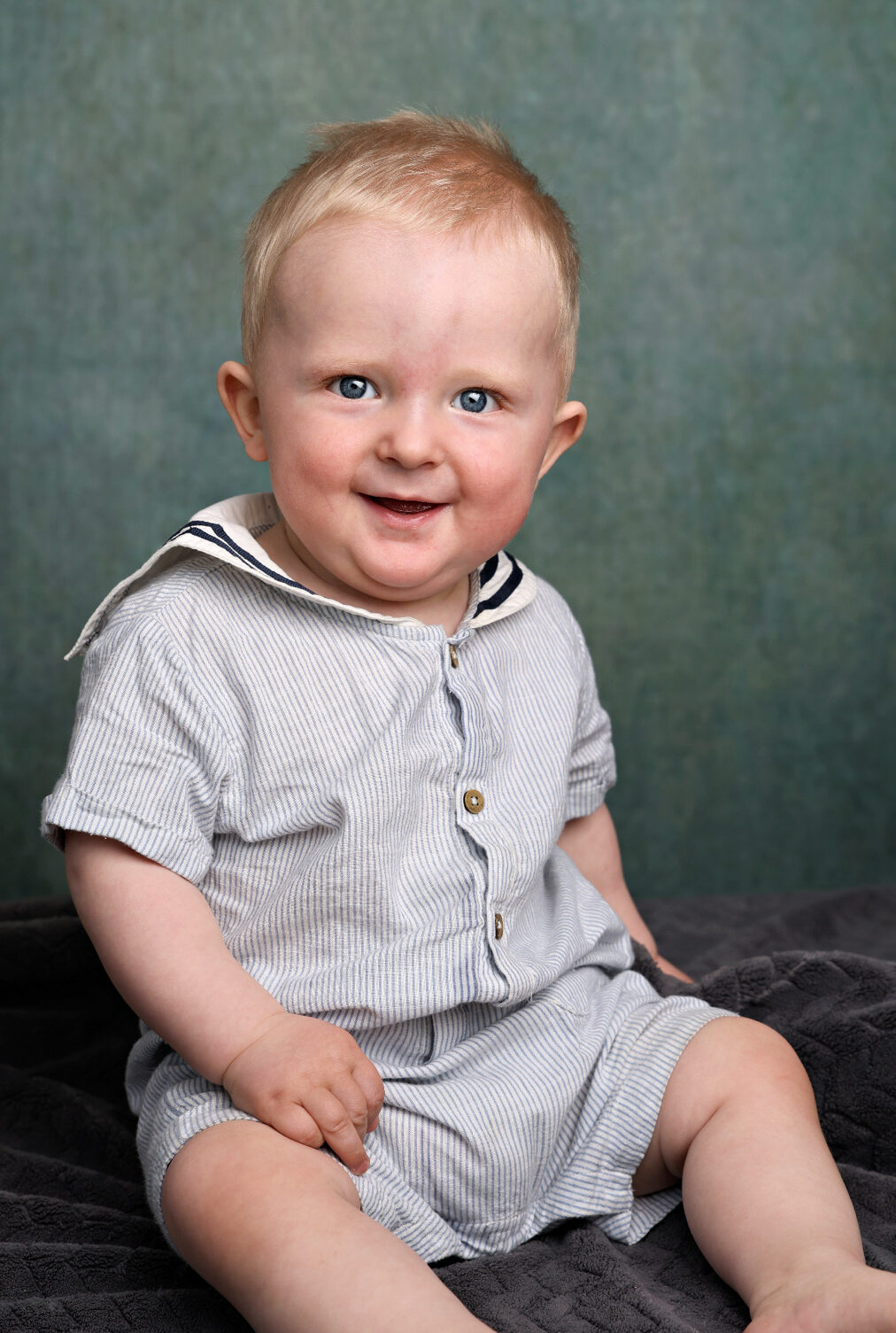 1 år

Den 21 juni fyller vårt kjære oldebarn, Atlas Rodvang Rønold, 1 år. Du er en liten solstråle og vi er så stolte av deg. Vi gleder oss til å feire deg til søndag med resten av familien. Gratulerer så mye med dagen din, lille venn.
Stor bursdagsklem fra oldemor & oldefar på Kalbakken.
