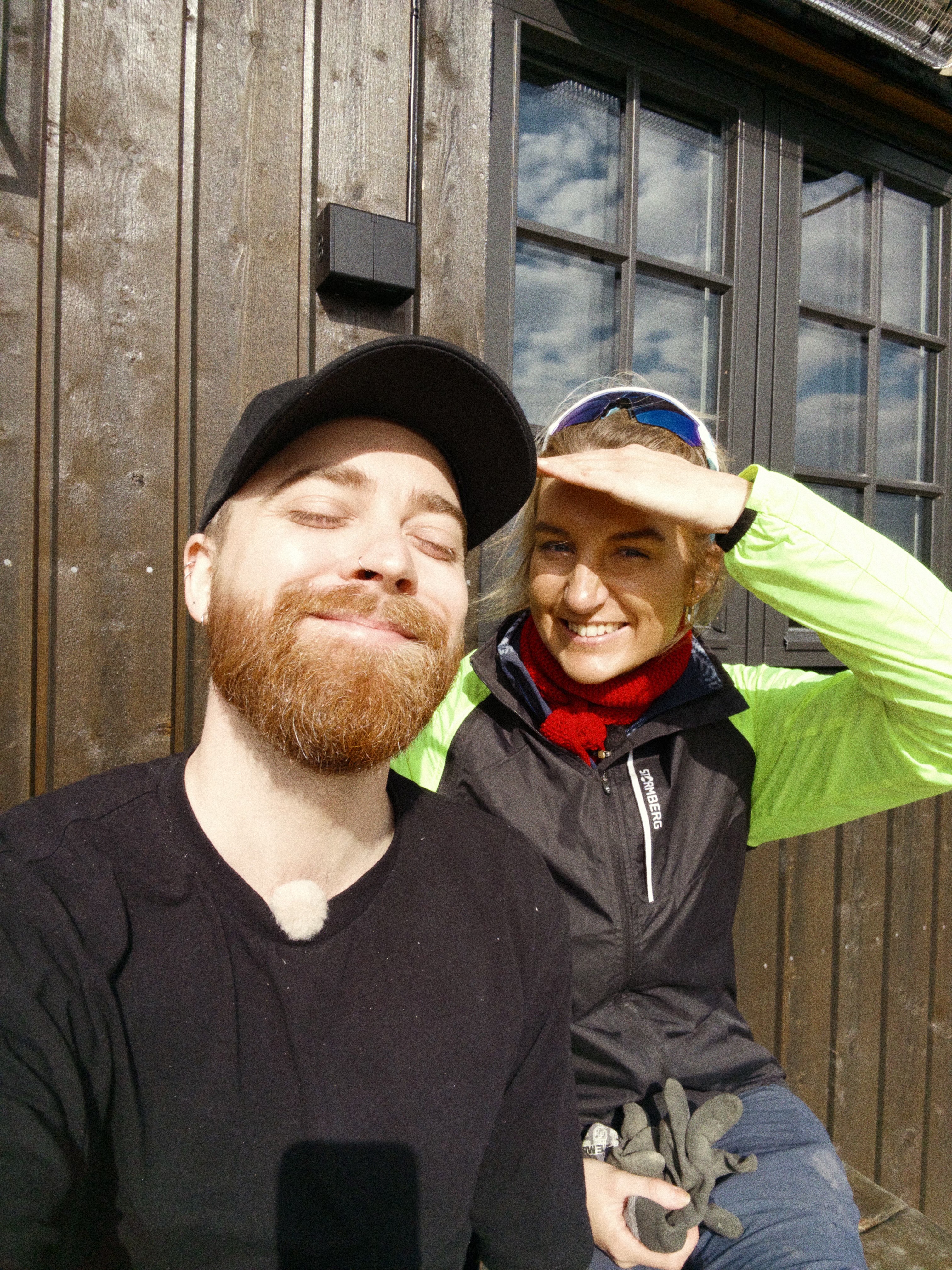 FRA VENNSKAP TIL SKILSMISSEHYTTE: Joakim Boberg fra Grorud og Mathilde C. Eikodd ble med på «Fjellhytta» etter at Mathilde fikk et godt øye til programleder Simen Nitsche. Nå håper venneduoen å stikke av med hovedpremien.