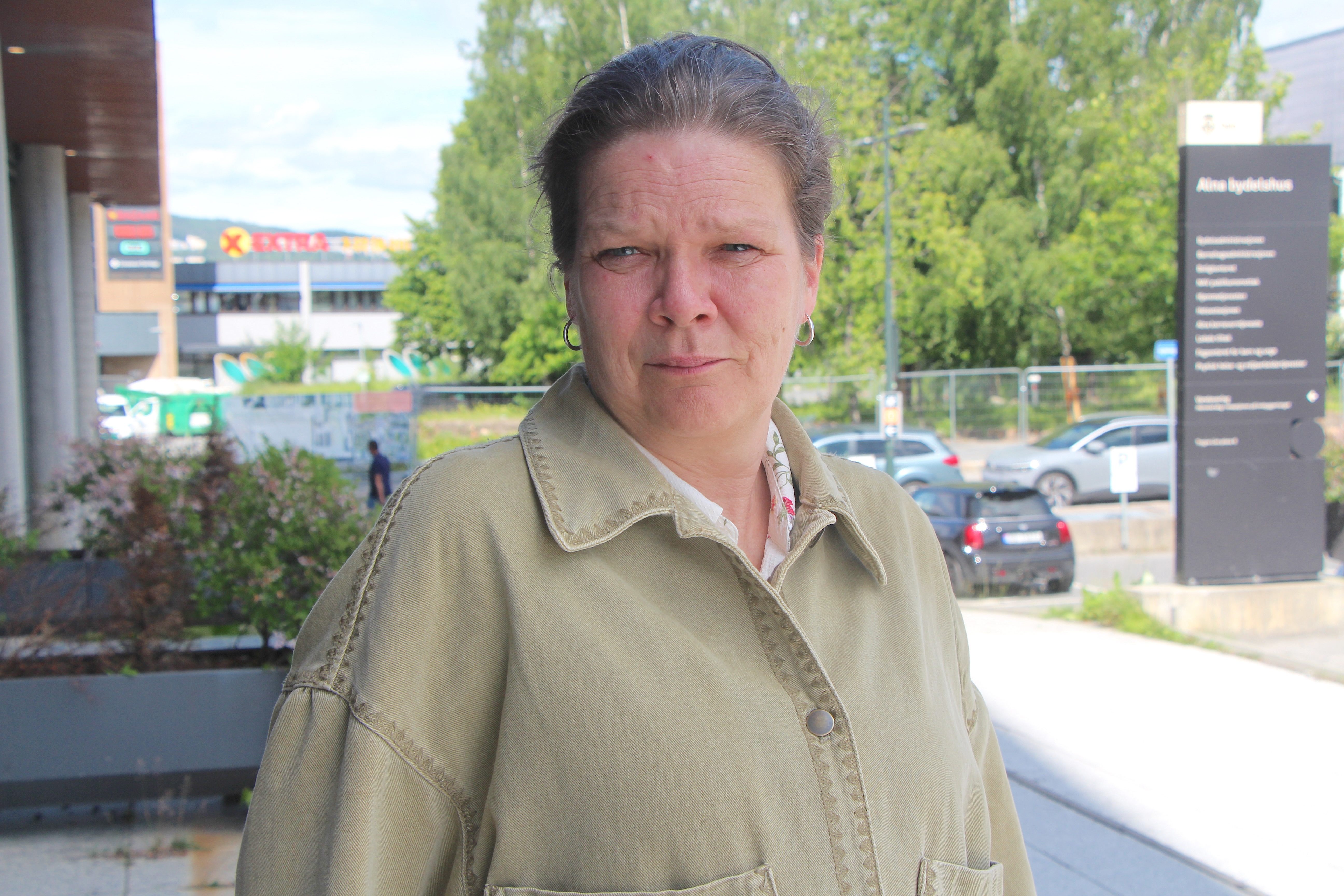 TABUBELAGT: Barnevernssjef Guro Owren sier at temaer knyttet til homofili fortsatt er tabubelagt i deler av Alna. Hun forteller at barnevernet kjenner til ungdommer som opplever reaksjoner fra familie og nærmiljø på grunn av seksuell legning, og mener at sosial kontroll må forstås som en form for vold i nære relasjoner.