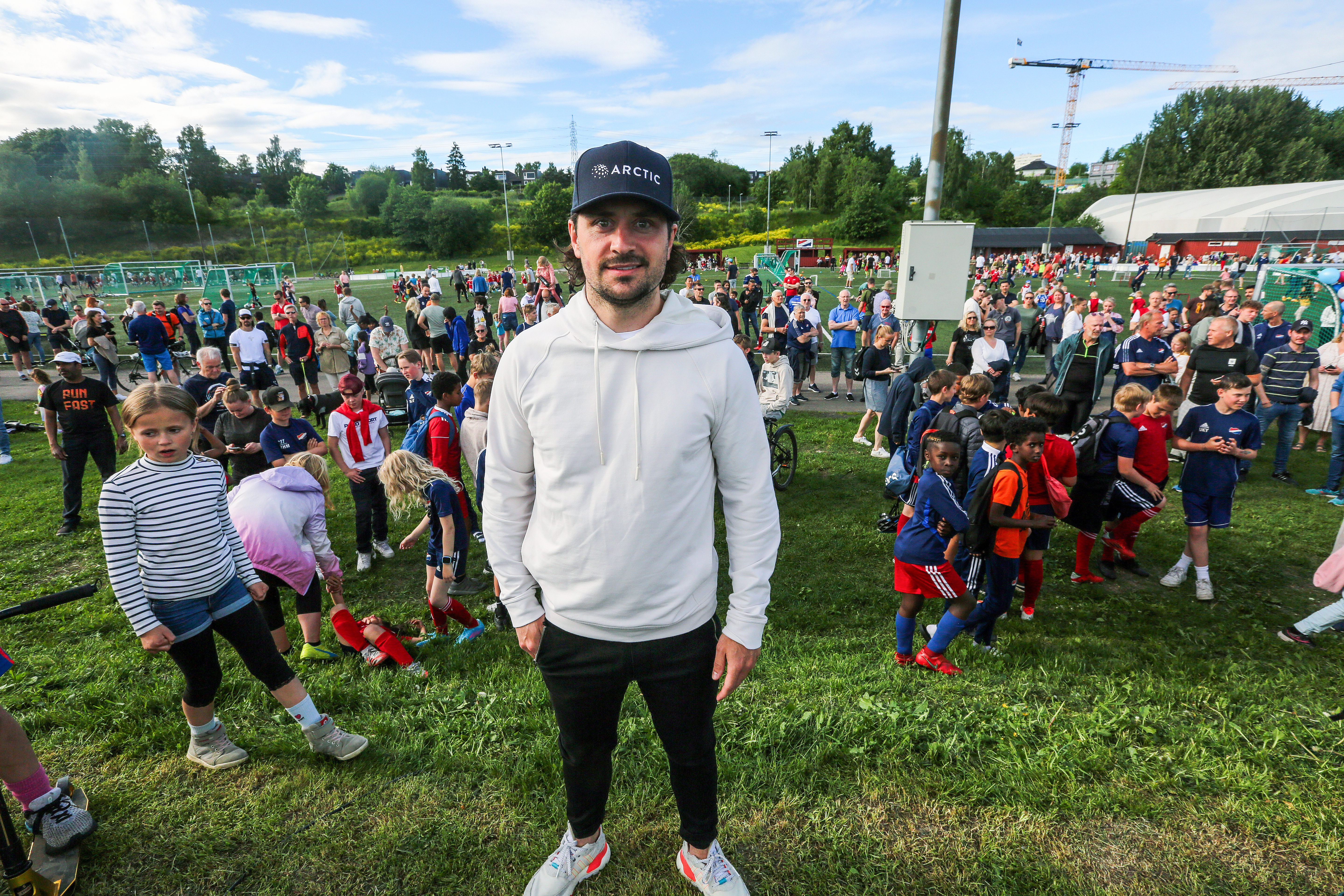 DEMONSTRERENDE ISHOCKEYSPILLER: Mats Zuccarello stilte opp med hele lokalbefolkningen på Lørenbanen for fire år siden for å markere frustrasjon over at banekapasitet og mulighet for treninger ikke vokser i takt med den eksplosive befolkningsveksten på Løren, Refstad, Økern og Risløkka.