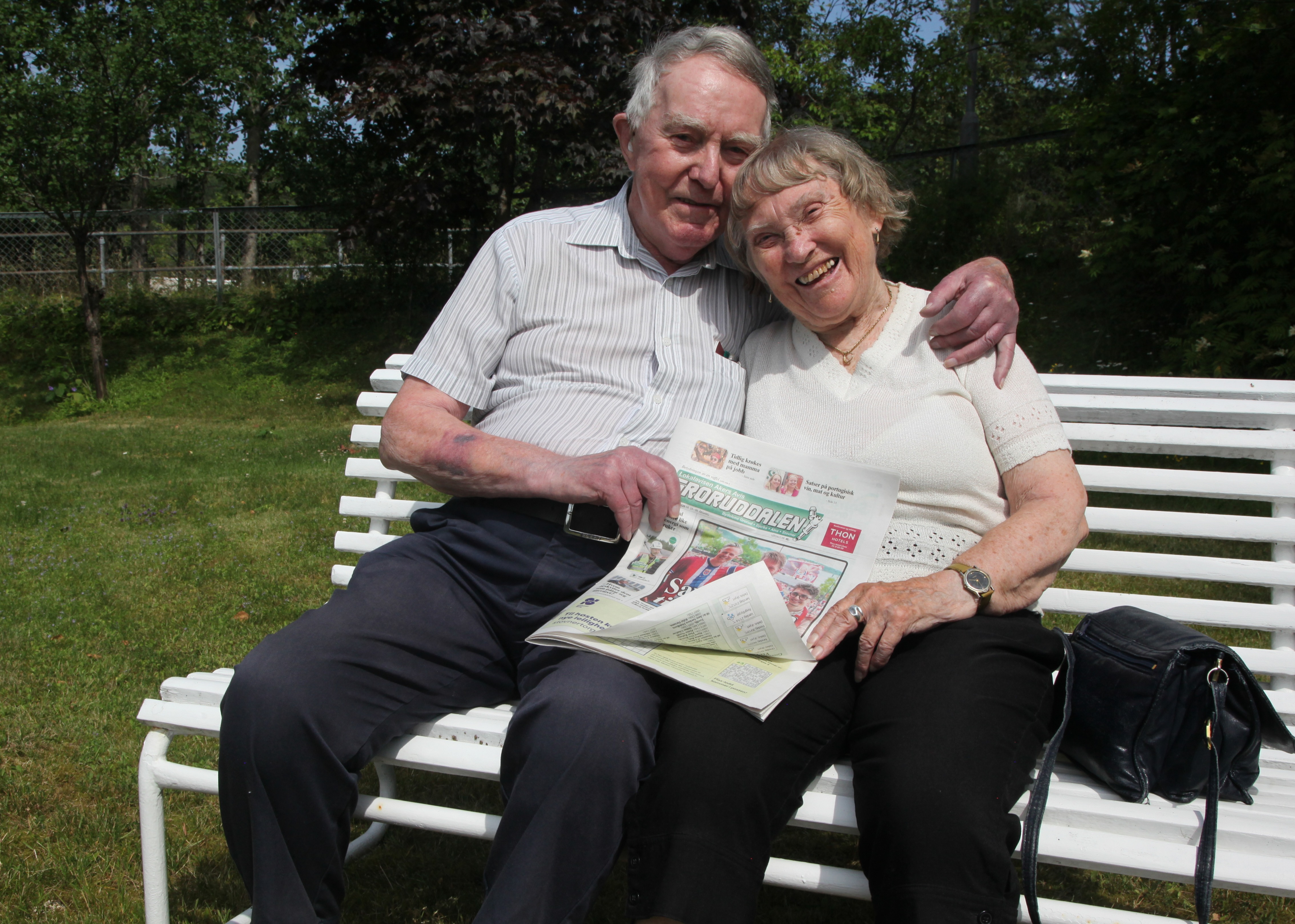 LANGVARIG KJÆRLIGHET: Arne og Annelise Jensen fra Veitvet har vært gift i 65 år. Hemmeligheten er mye kjærlighet og evnen til å bli fort enige hvis det har oppstått uoverensstemmelser.