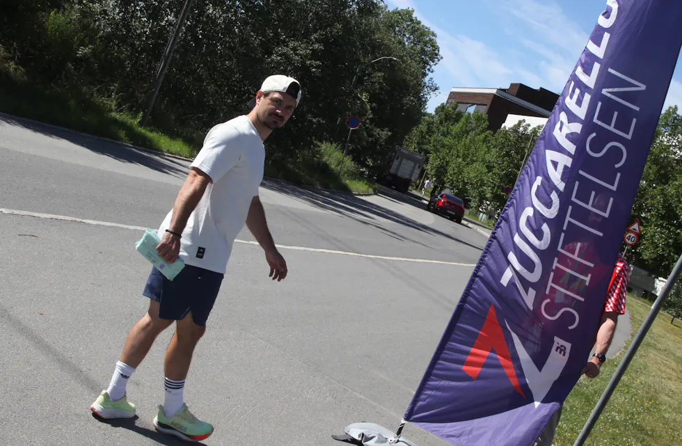 INGEN AVSLØRING: Mats Zuccarello holdt kortene tett til brystet under spaserturen i Haavard Martinsens vei på tirsdag - men torsdag kom beskjeden om at han neste sesong skal spille for Los Angeles Kings i NHL.