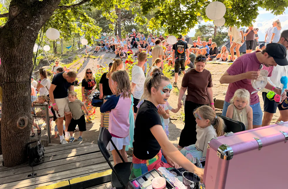 FORSKJELLEN PÅ KONSERT OG FESTIVAL: Det må også skje litt utenfor scenen.