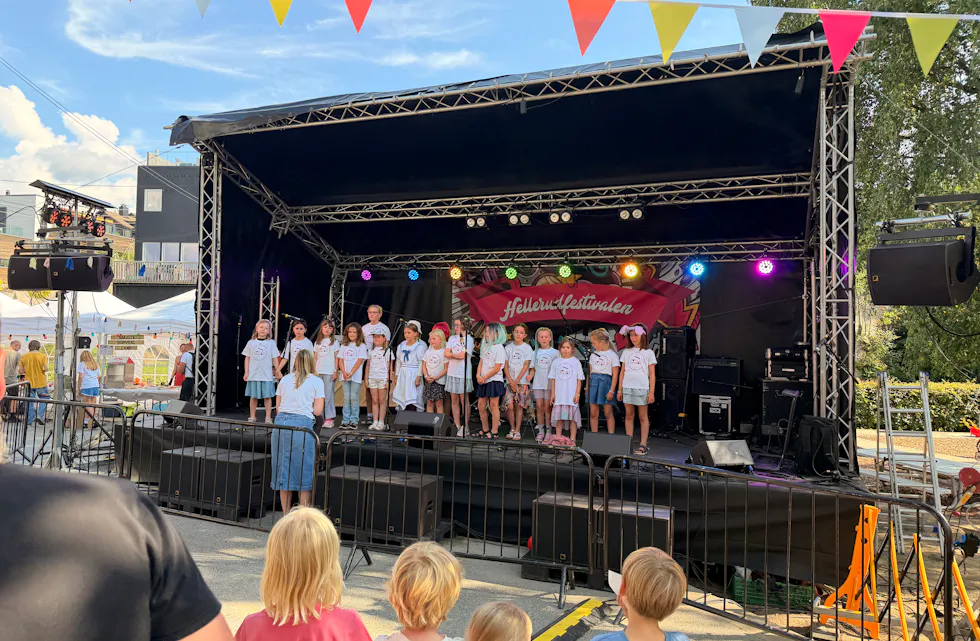 ÅPNINGSNUMMER: Godlia og Trasop skolekor satte standarden.