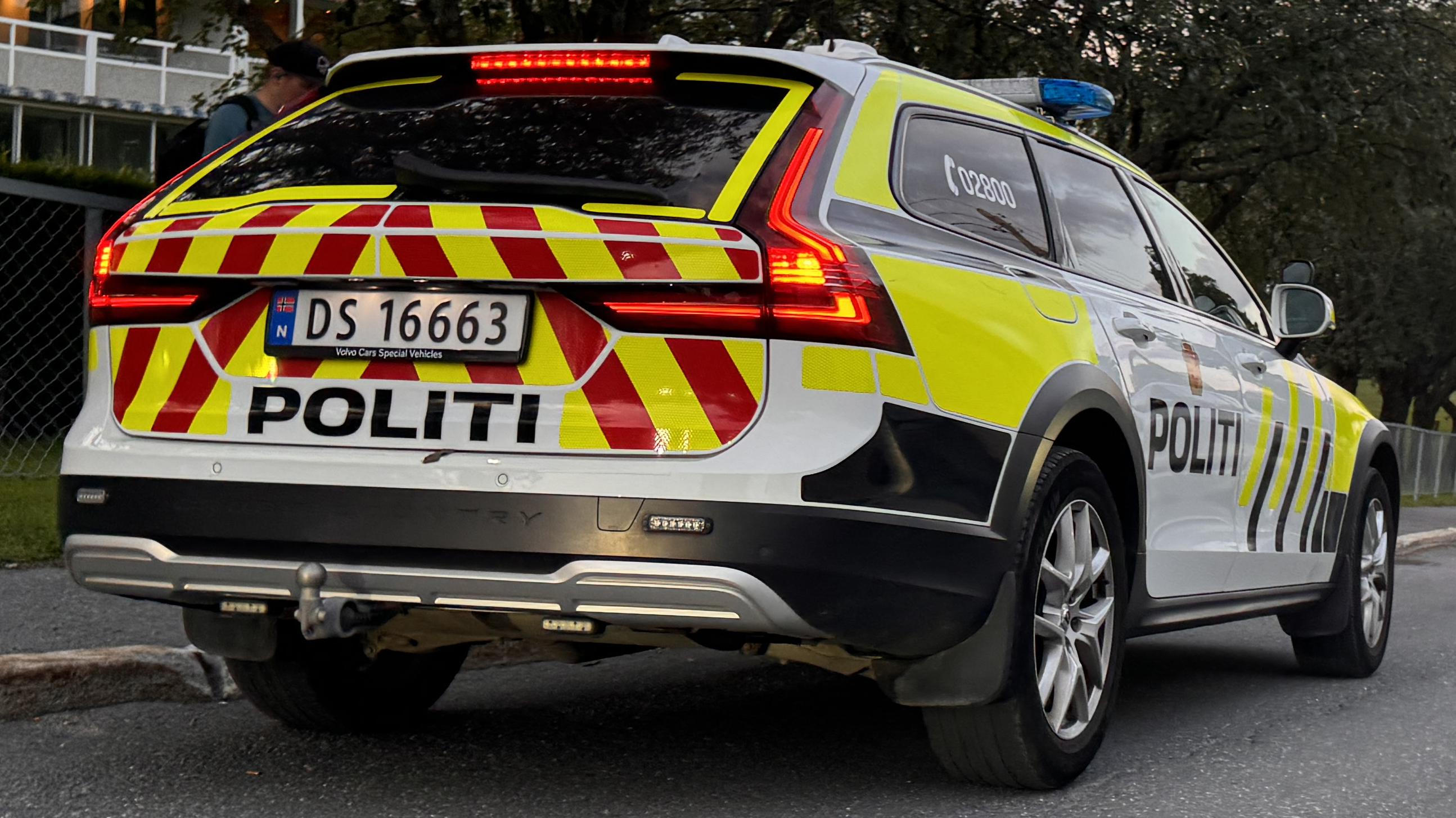 KJAPP UTRYKNING: Politiet var straks på stedet da de fikk beskjed om en frihetsberøvelse/voldshendelse på Lindeberg. Illustrasjonsfoto/Akers Avis Groruddalen