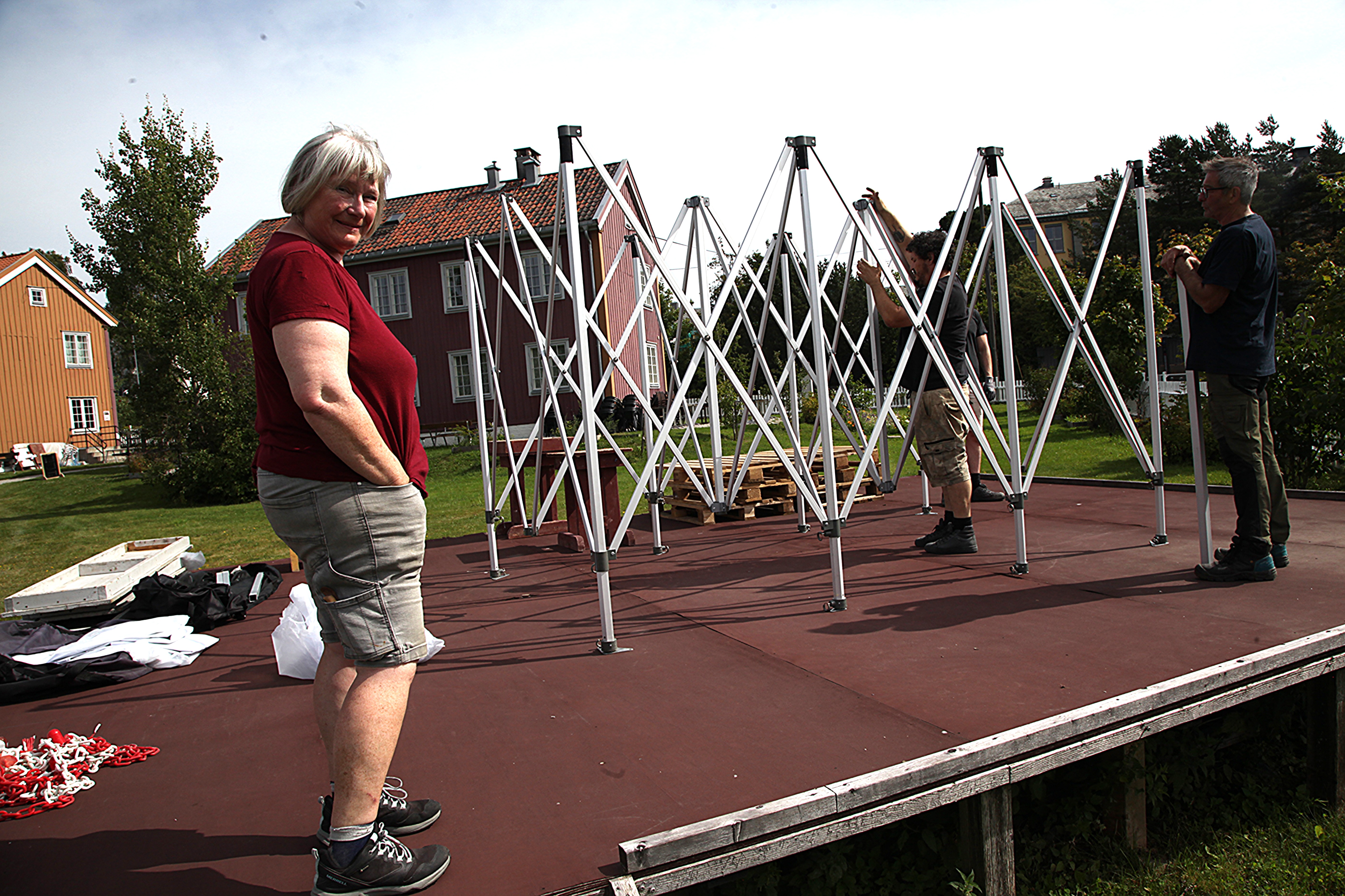 FREMDELES PLASS: Her reises teltet hvor steinhoggerkurset for barn og ungdom skal finne sted. Frøydis Arnesen har plass til et par deltakere til – men da må du være kjapt ute og melde deg på.