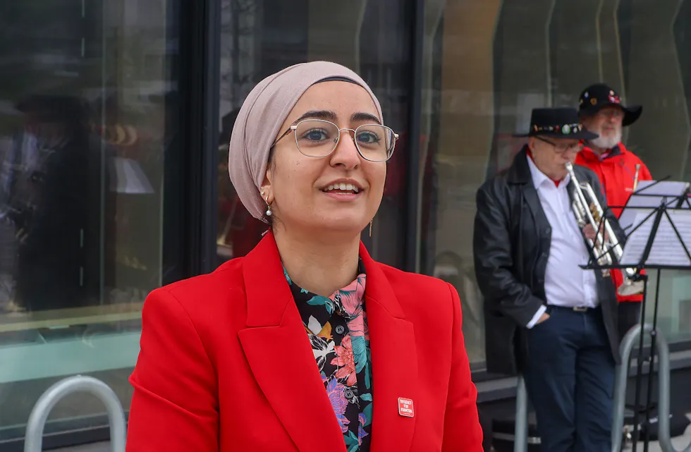 TAR OPP KAMPEN: Fatema Al-Musawi (Ap) håper å bli Arbeiderpartiets toppkandidat til bydelsutvalget i bydel 6. Dermed er det duket for en skikkelig duell.