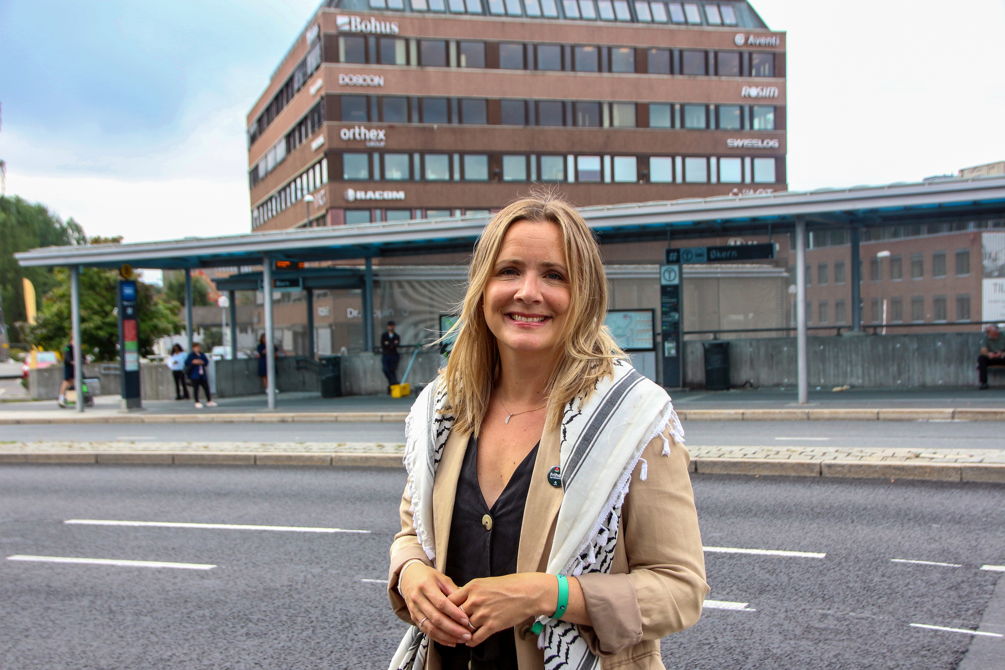 BILLIGERE TUR: Marit Vea (V) gleder seg over at det blir billigere å reise til blant annet Økern med buss eller t-bane fra 1. november.